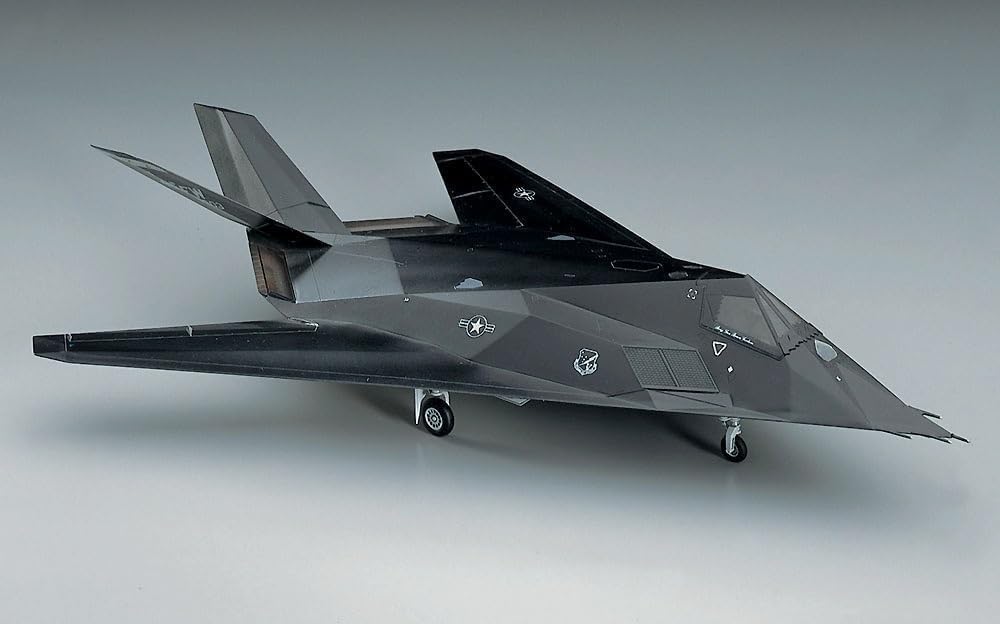 Hasegawa E01 1/72 F-117A Nighthawk - Hasegawa Banzai Hobby