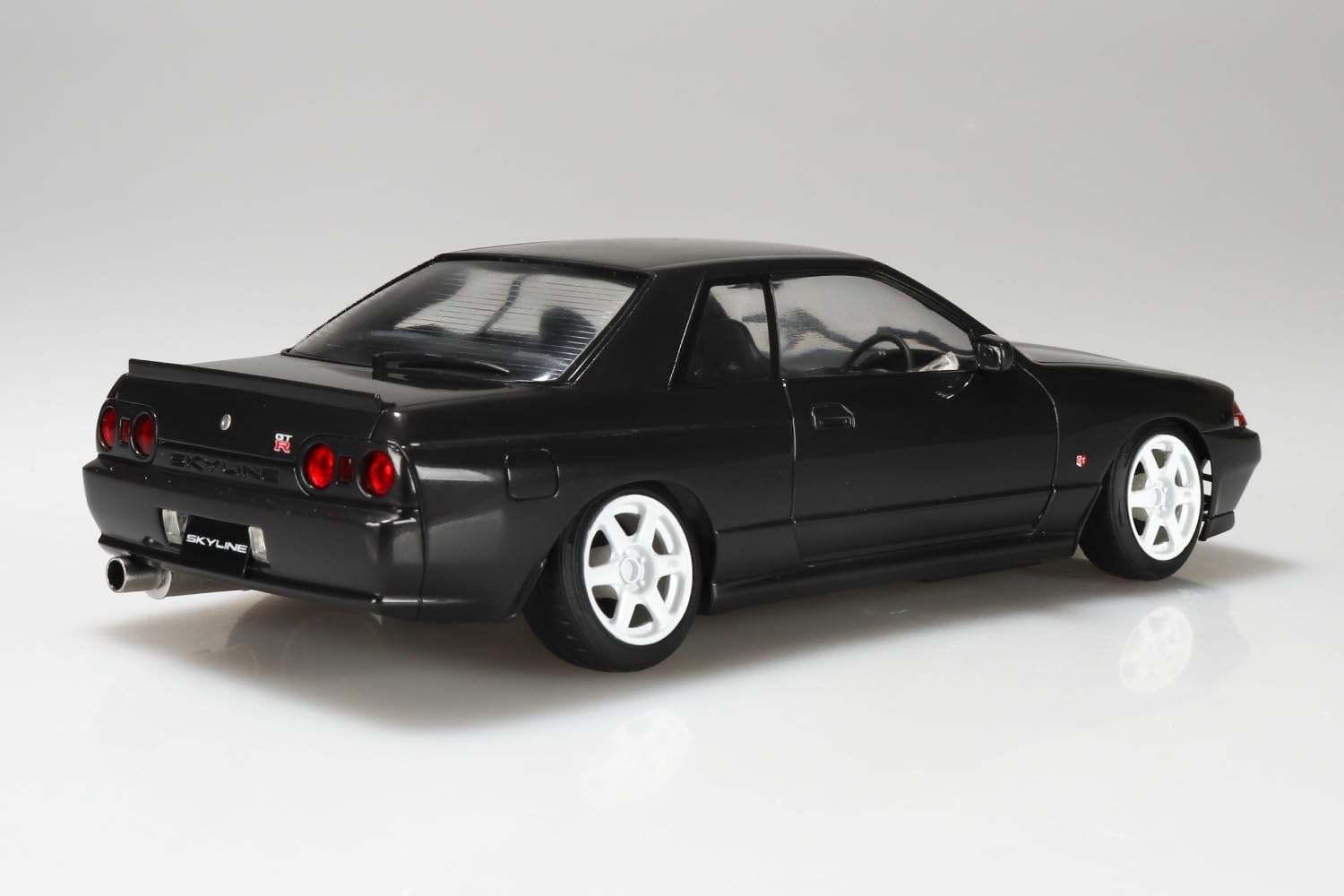 Aoshima 1/24 The Tuned Car No.104 BNR32 Nissan Skyline GT-R 1989 Air Suspension Custom - BanzaiHobby