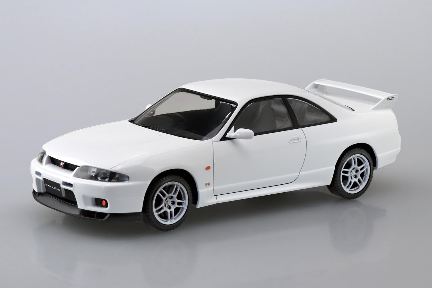 Aoshima 1/32 RakuPla Snap Kit No.21-WH Nissan R33 Skyline GT-R (White) - BanzaiHobby