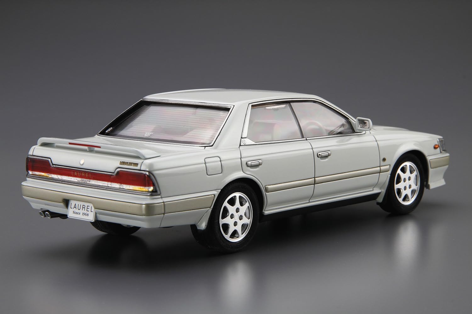 Aoshima 1/24 The Model Car No. 28 Nissan HC33 Laurel Medalist CLUB L '91 - BanzaiHobby