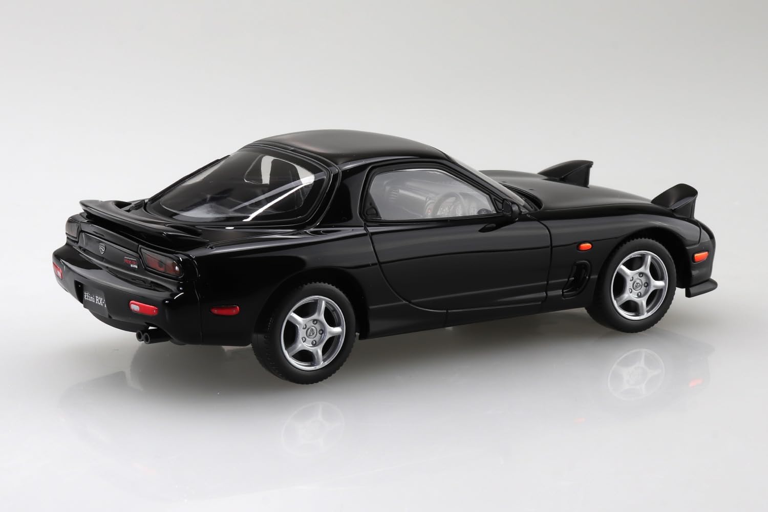 Aoshima 065525 1/32 Bunka Kyozai Raku Plastic Snap Kit No.04-BB Amfini FD3S RX-7 Brilliant Black - BanzaiHobby