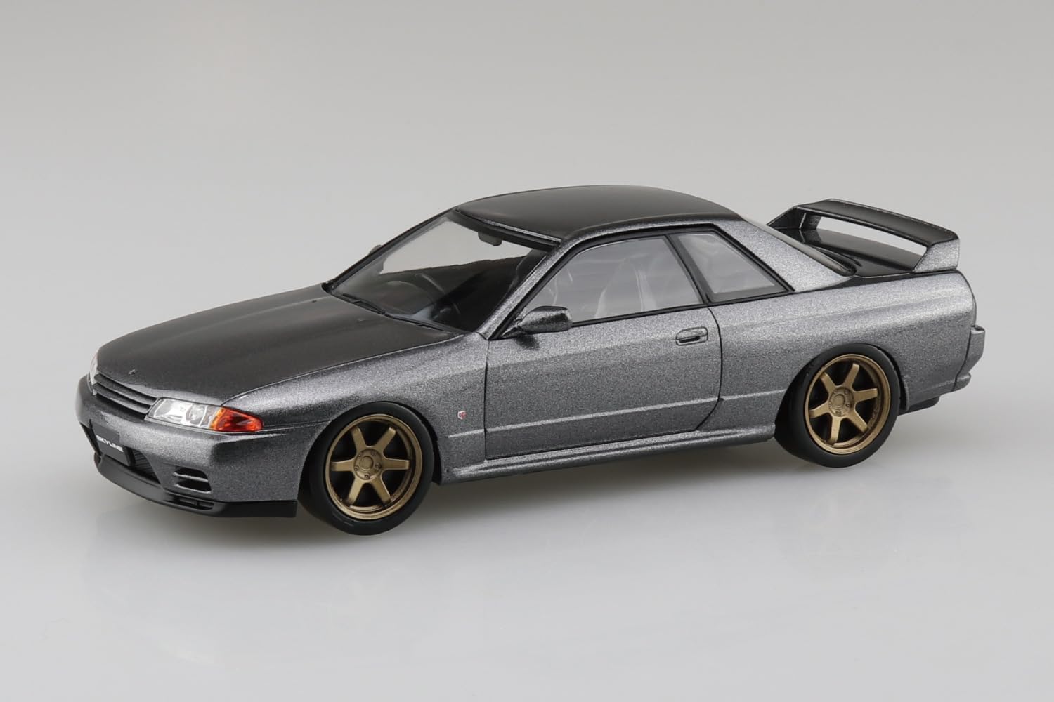 Aoshima 1/32 RakuPla Snap Kit No.14CU-GG Nissan R32 Skyline GT-R Custom Wheels (Gun Gray Metallic)