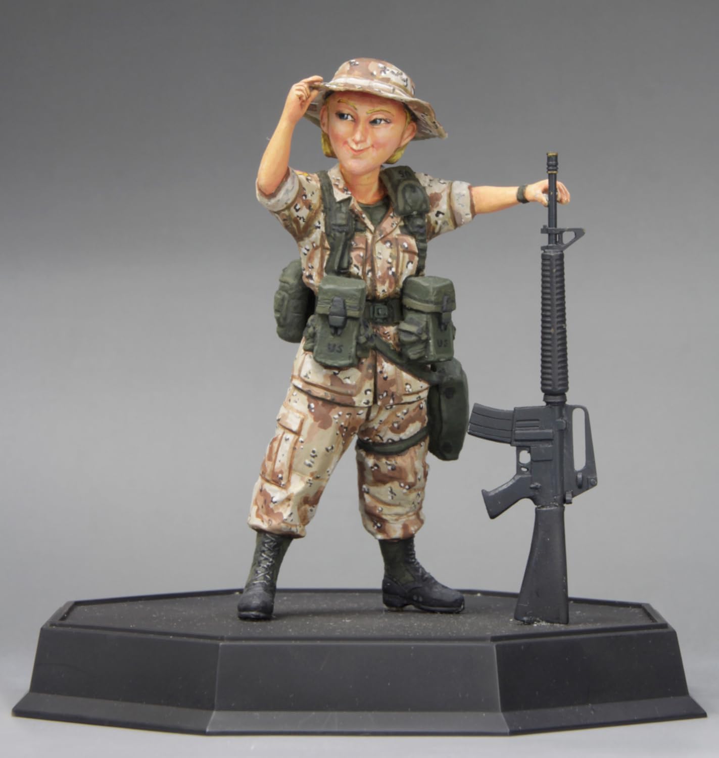 FineMolds FT05 1/12 World Fighter Collection US Army Female Soldier (Gulf War) Sandy & Colt M16A2 - BanzaiHobby