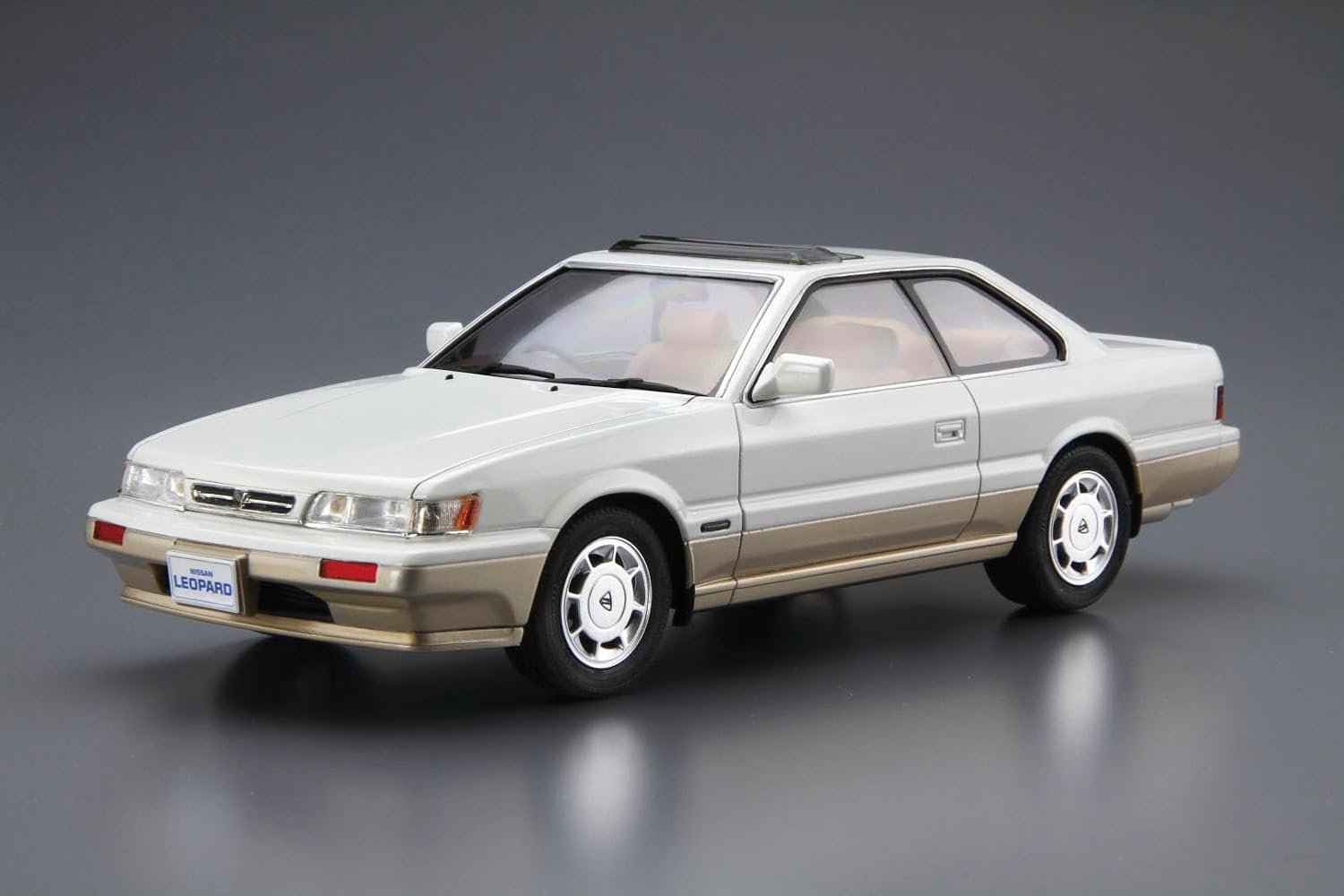 Aoshima 1/24 The Model Car Series No.111 Nissan UF31 Leopard Altima V30 Twin Cam Turbo '90 - BanzaiHobby