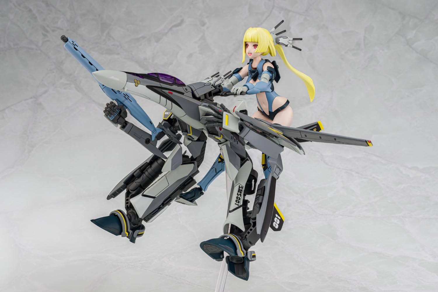 Aoshima V.F.G. MC-18 Macross F VF-25S Super Messiah - BanzaiHobby