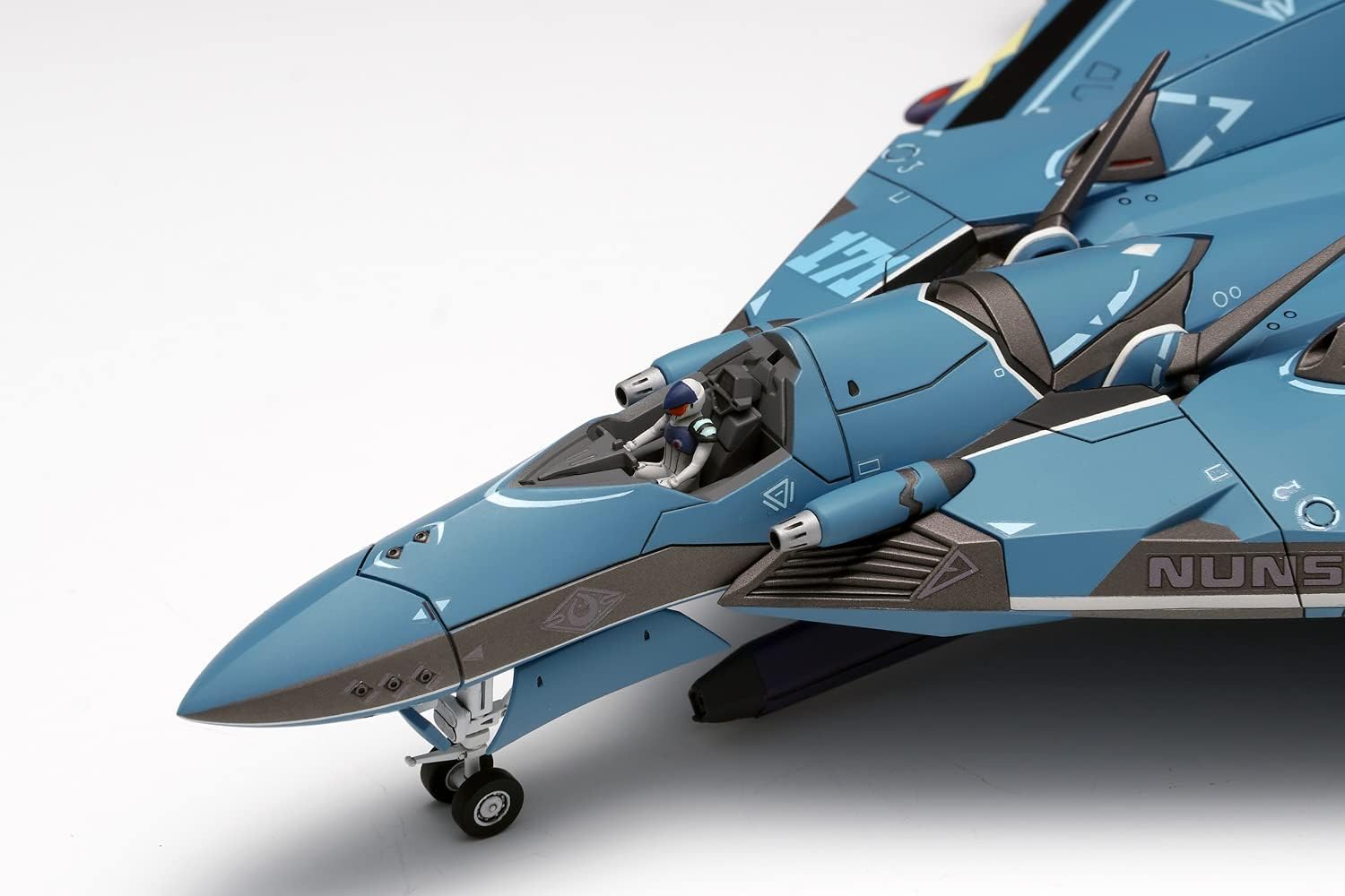 Wave MC-075 Macross F VF-171 Nightmare Plus General Machine, 1/72 Scale - BanzaiHobby