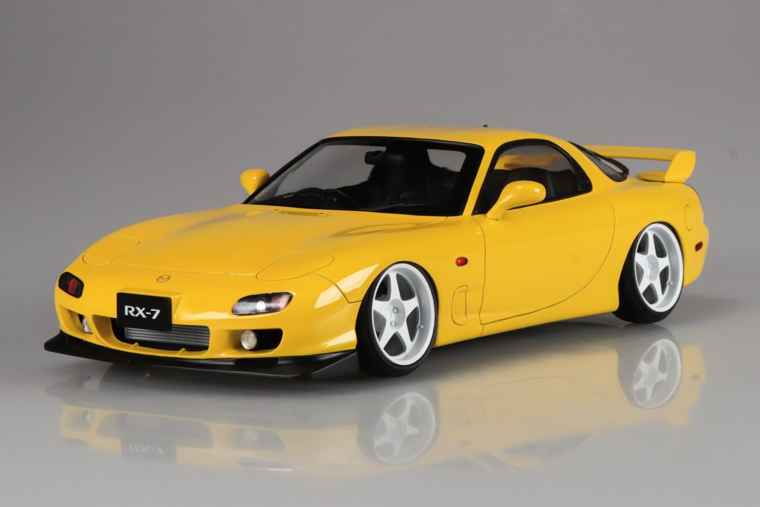 Aoshima 1/24 The Tuned Car No.103 FD3S Mazda RX-7 02 Air Suspension Custom - BanzaiHobby