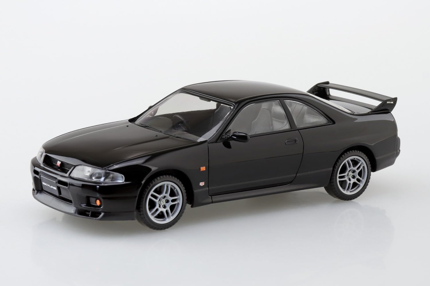 Aoshima 1/32 RakuPla Snap Kit No.21-BK Nissan R33 Skyline GT-R (Black) - BanzaiHobby