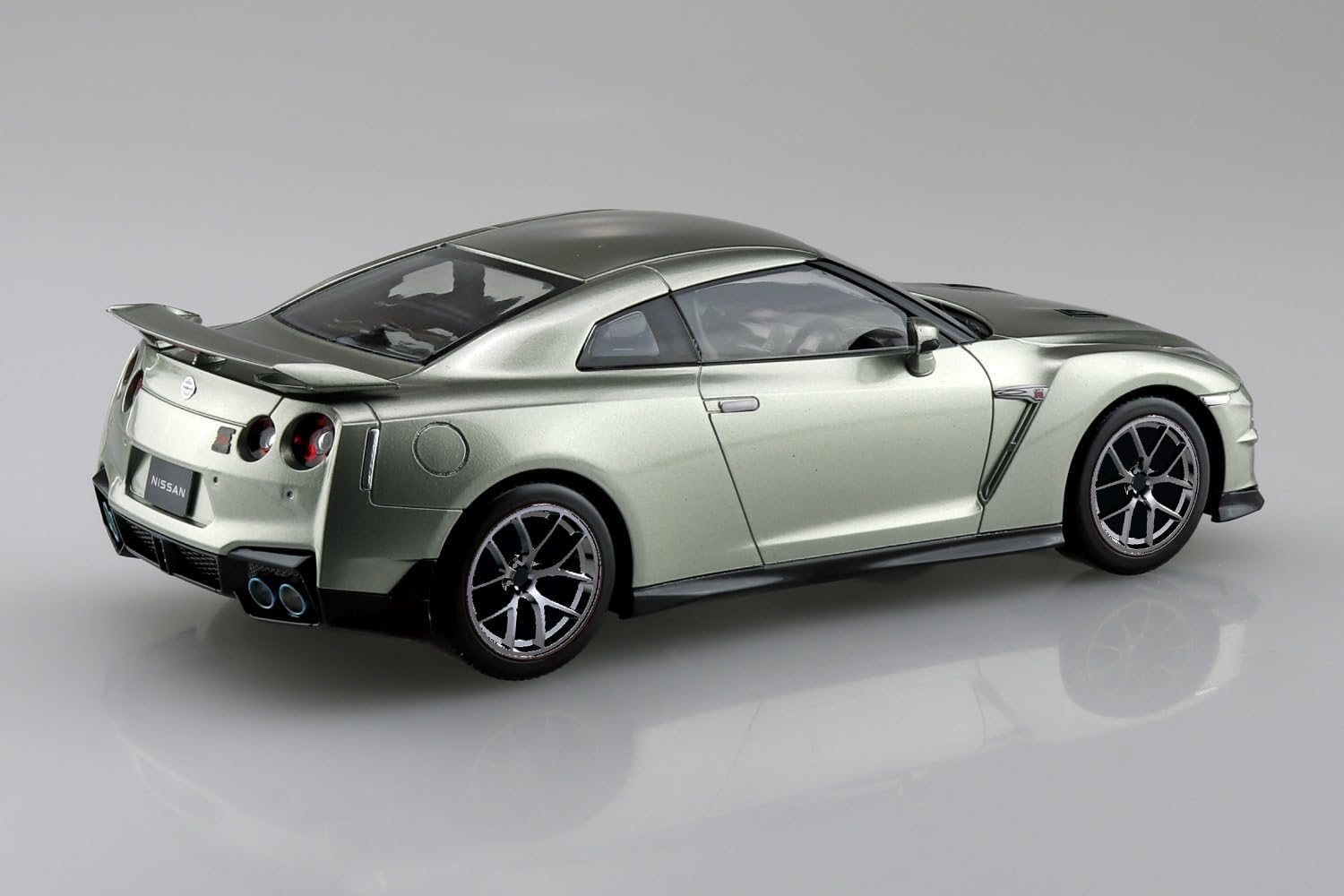 Aoshima 1/32 RakuPla Snap Kit No.03CU-MJ Nissan R35 Nissan GT-R 2024 Custom Wheel (Millennium Jade) - BanzaiHobby
