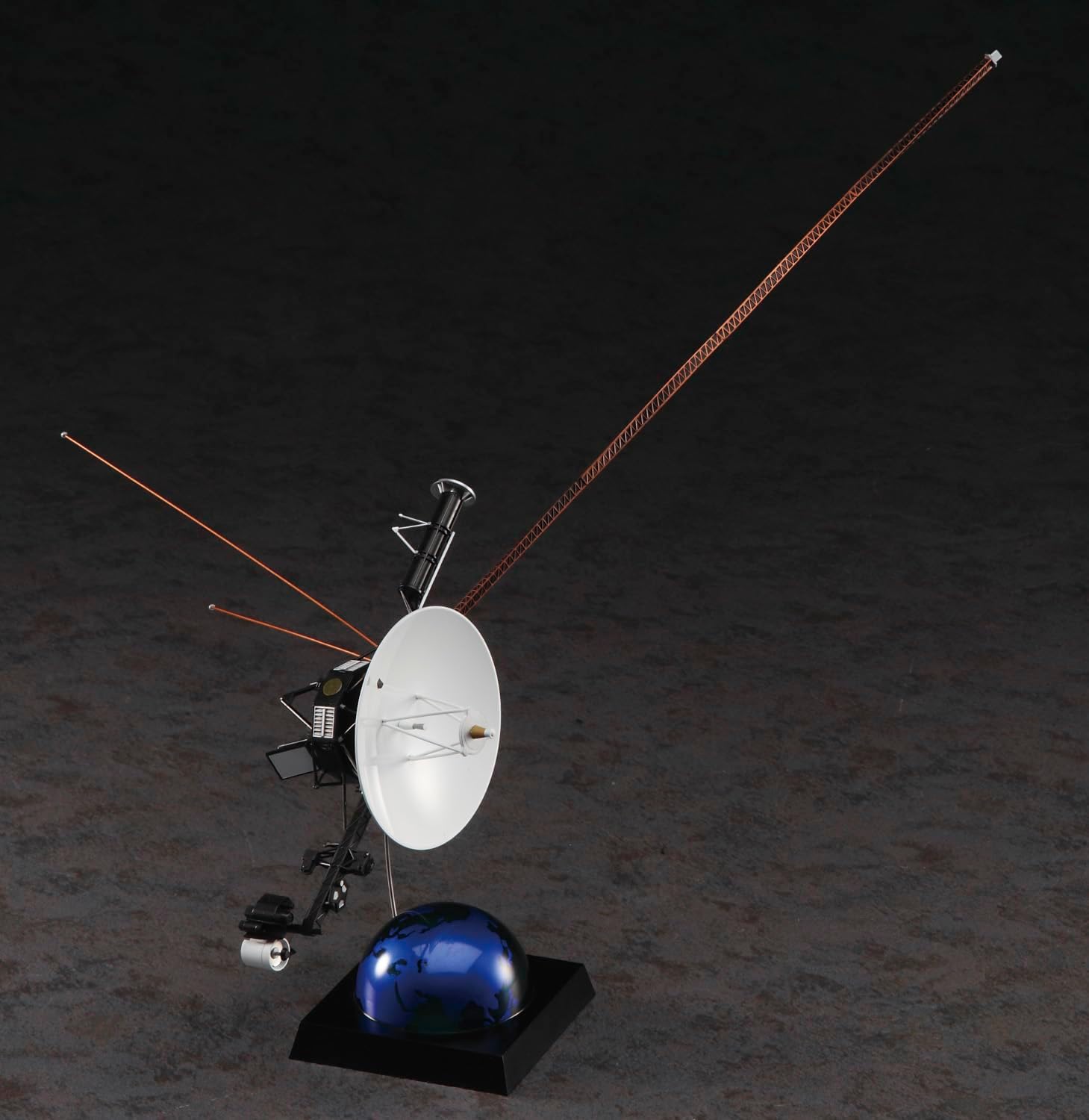 Hasegawa SP635 1/48 Unmanned Space Probe Voyager with Mission Emblem Patch - BanzaiHobby