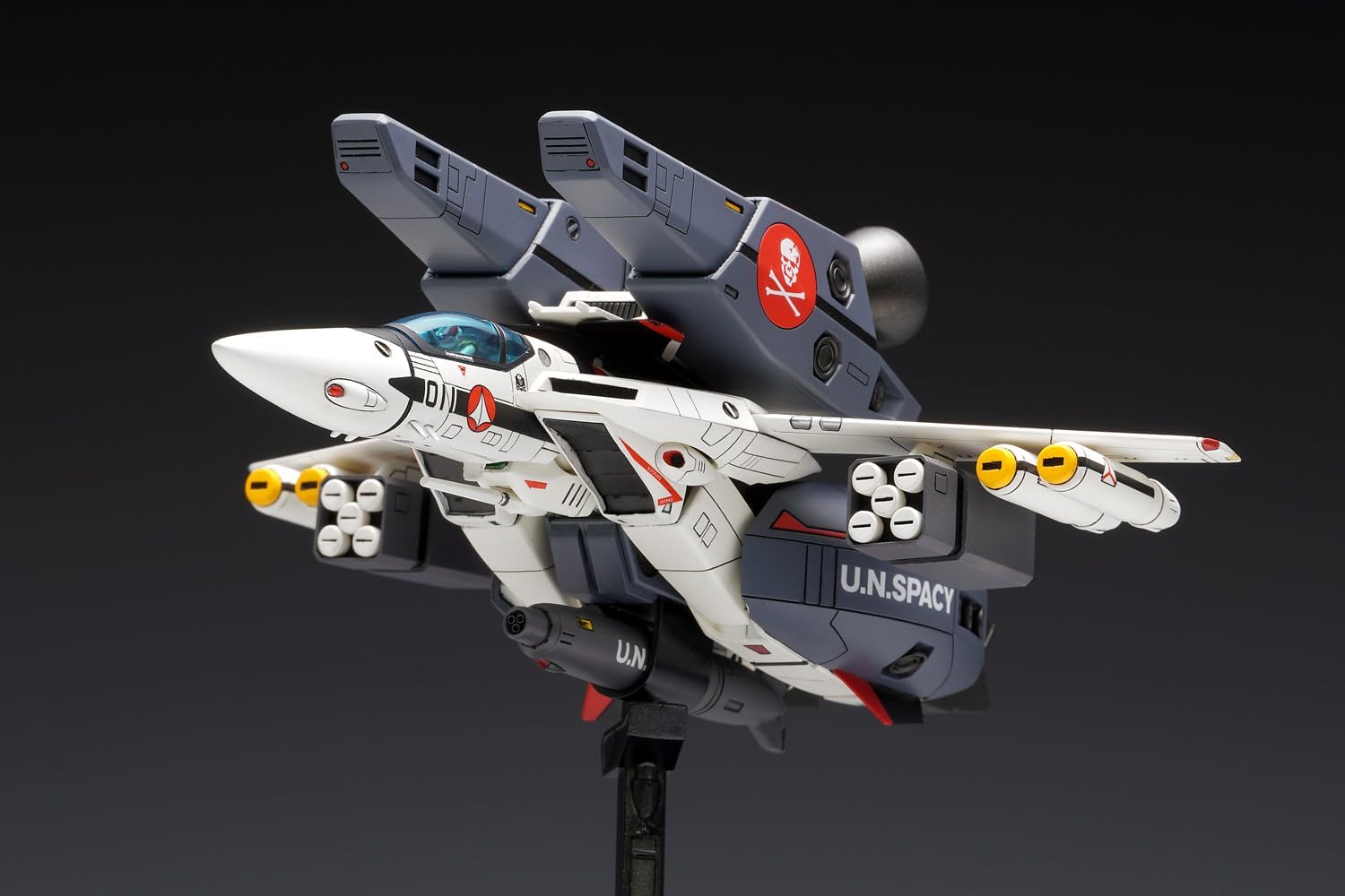 Wave MC-067 Macross VF-1S/A Super Valkyrie Fighter 1/100 Scale - BanzaiHobby