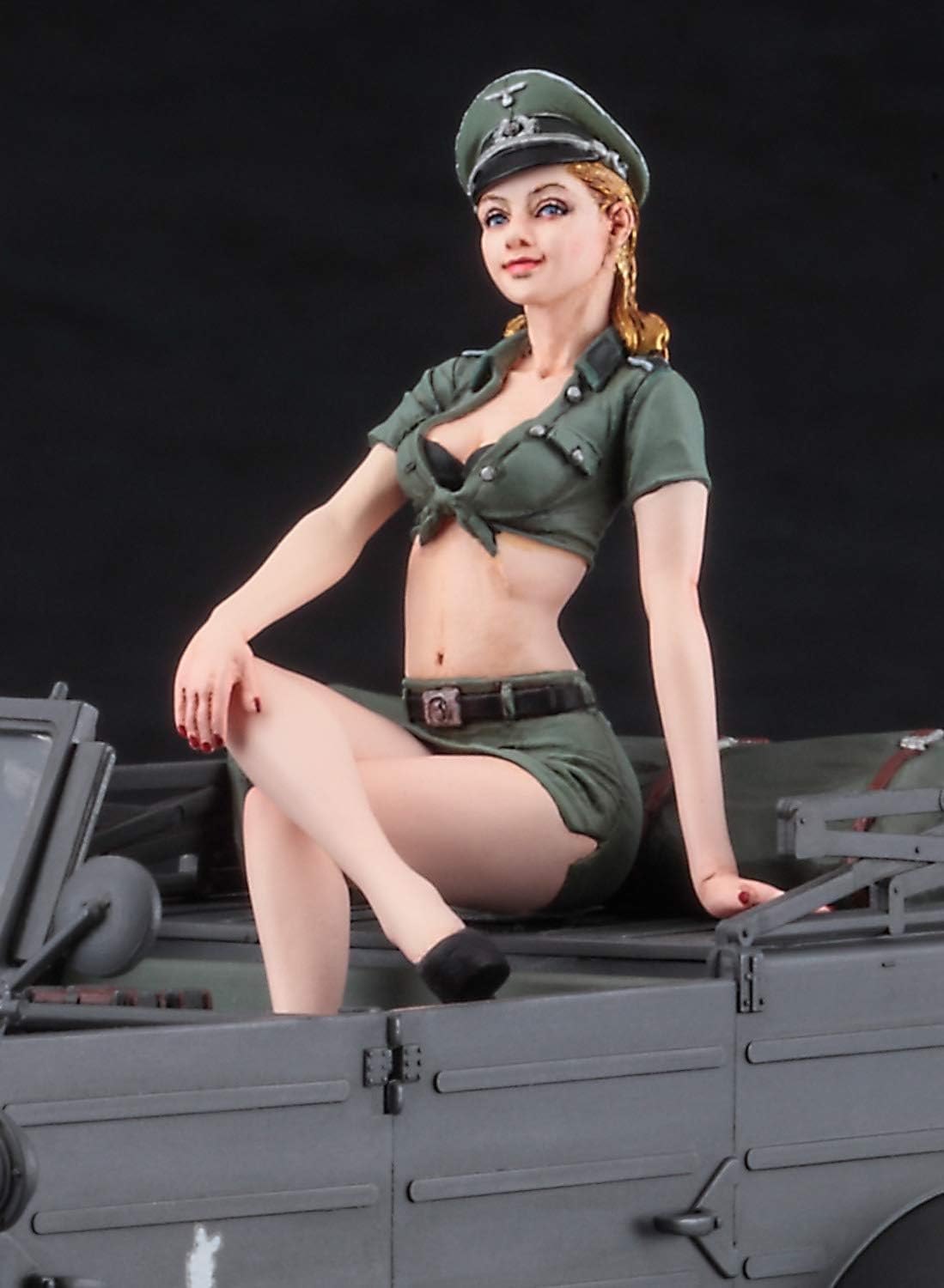 Hasegawa SP453 1/24 Pkw.K1 Cubelwagen Type 82 w/Blonde Girls Figure - BanzaiHobby