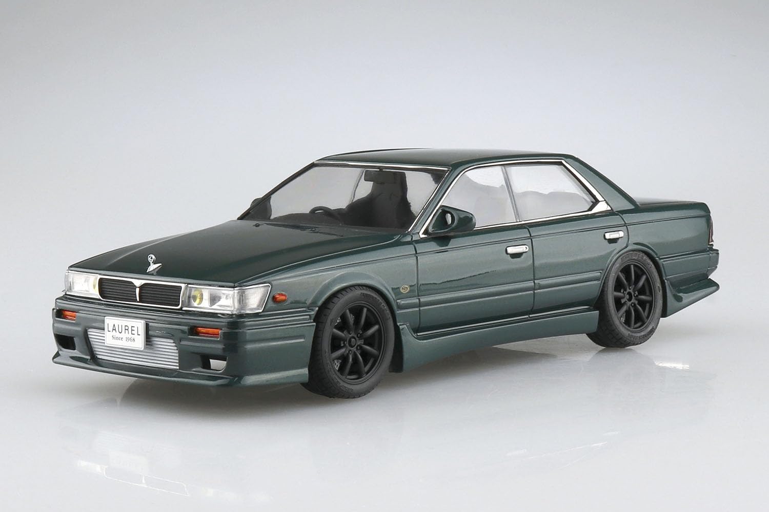 Aoshima 1/24 The Tuned Car No.83 HC33 Laurel '91 Aero Custom (Nissan)