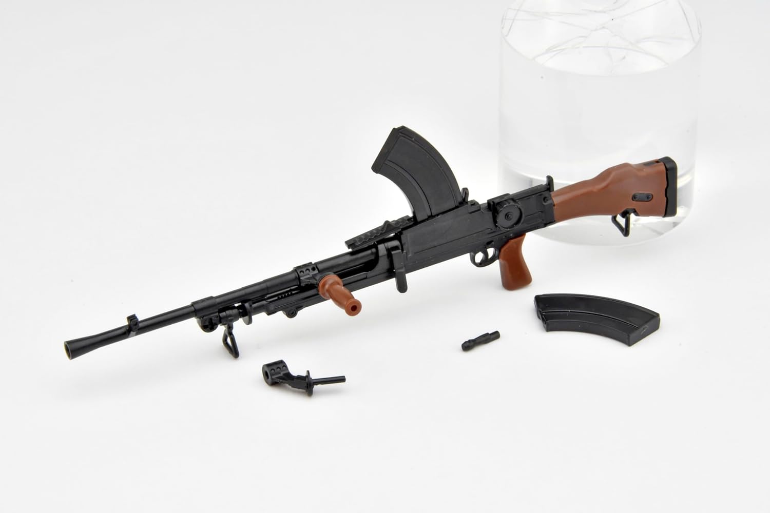 Tomytec Little Armory x Strike Witches LASW04 "Strike Witches ROAD to BERLIN" Blen Light Machine Gun Mk.1 Plastic Model - BanzaiHobby