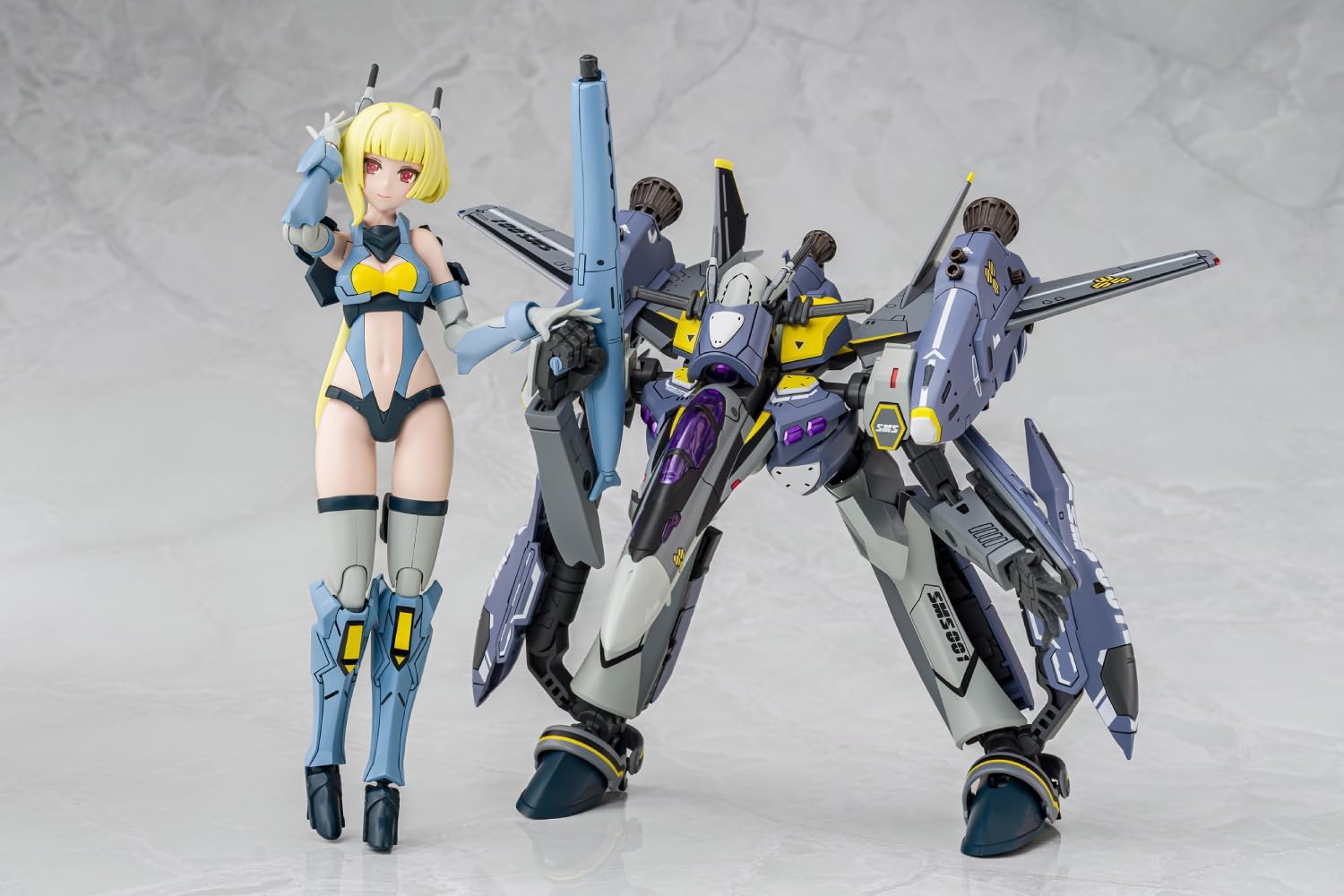 Aoshima V.F.G. MC-18 Macross F VF-25S Super Messiah - BanzaiHobby