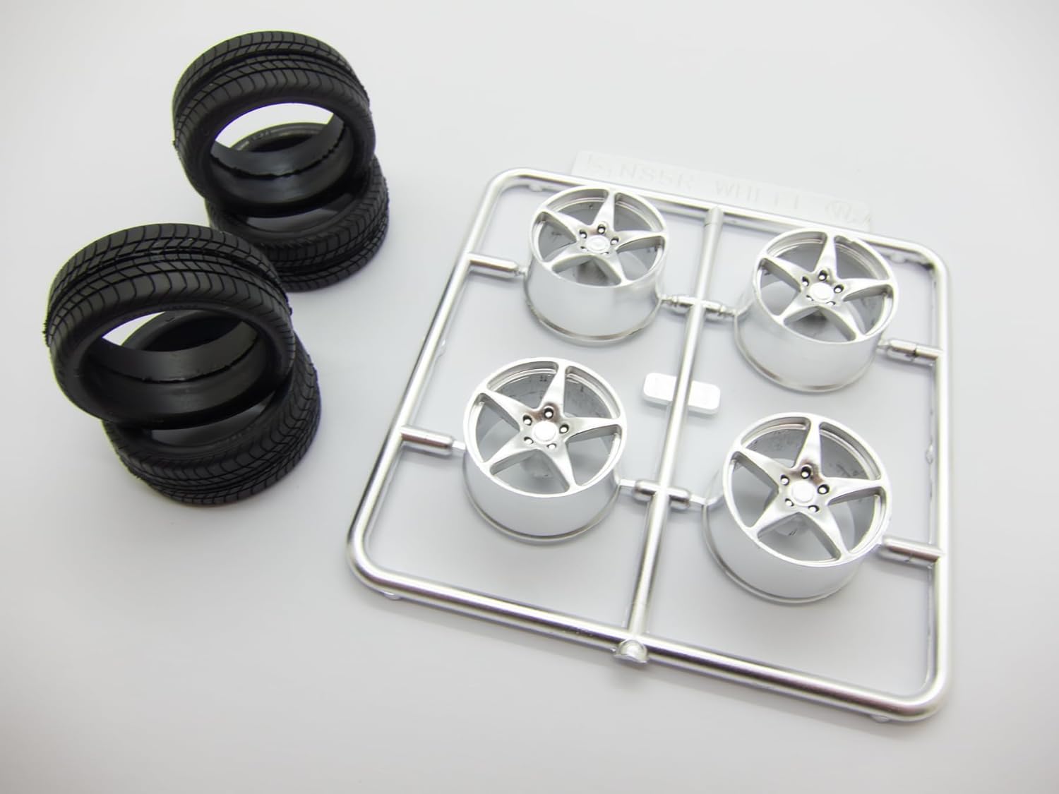 Fujimi ID-1001 1/24 Inch Up Series No.1001 Skyline GT-R (R33 NISMO Specification) with Nismo 40th Anniversary Assembly Case - BanzaiHobby