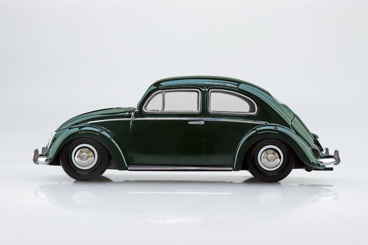 Aoshima 1/32 RakuPla Snap Kit No.20-JG Volkswagen Beetle (Jungle Green)