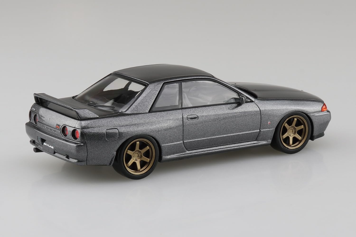 Aoshima 1/32 RakuPla Snap Kit No.14CU-GG Nissan R32 Skyline GT-R Custom Wheels (Gun Gray Metallic)