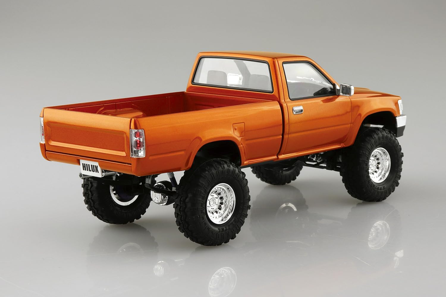 Aoshima 1/24 The Tuned Car No.065 RN80 Hilux Long Bed Lift-Up '95 (Toyota) - BanzaiHobby