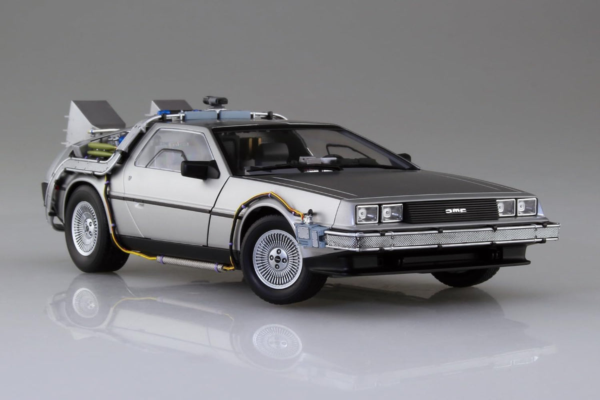 Aoshima 1/24 Movie Mecha No. BT-05 Time Machine from Back to the Future Part I with Figure