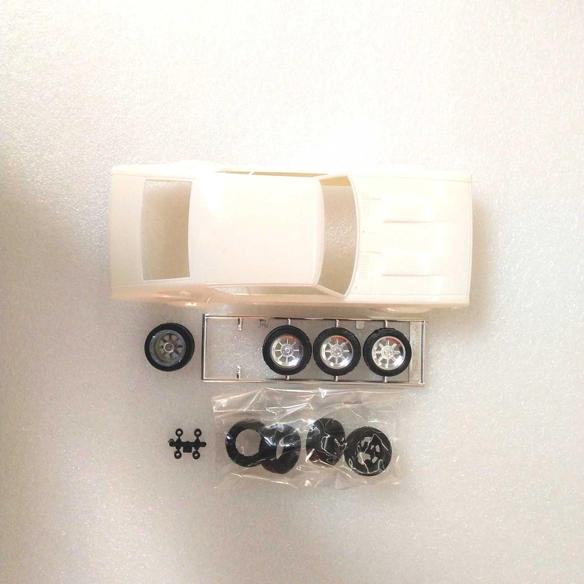 Fujimi Model Co., Ltd. Plastic Model Nissan Skyline 2000GT-R - Banzai Thrifting | BanzaiHobby