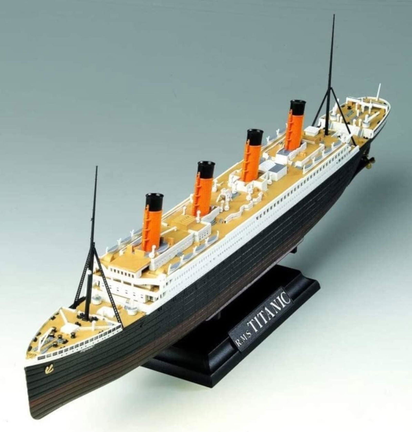 Doyusha 1/700 Amazing! Plastic Model, Vol. 22, R.M.S. Titanic, LED Set - BanzaiHobby