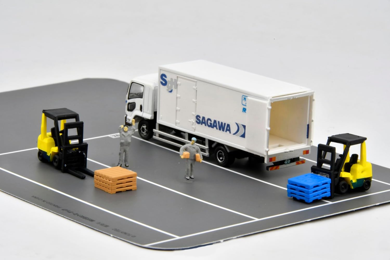 TOMYTEC Truck Collection Logistics Site Truck Set E Sagawa Express - BanzaiHobby