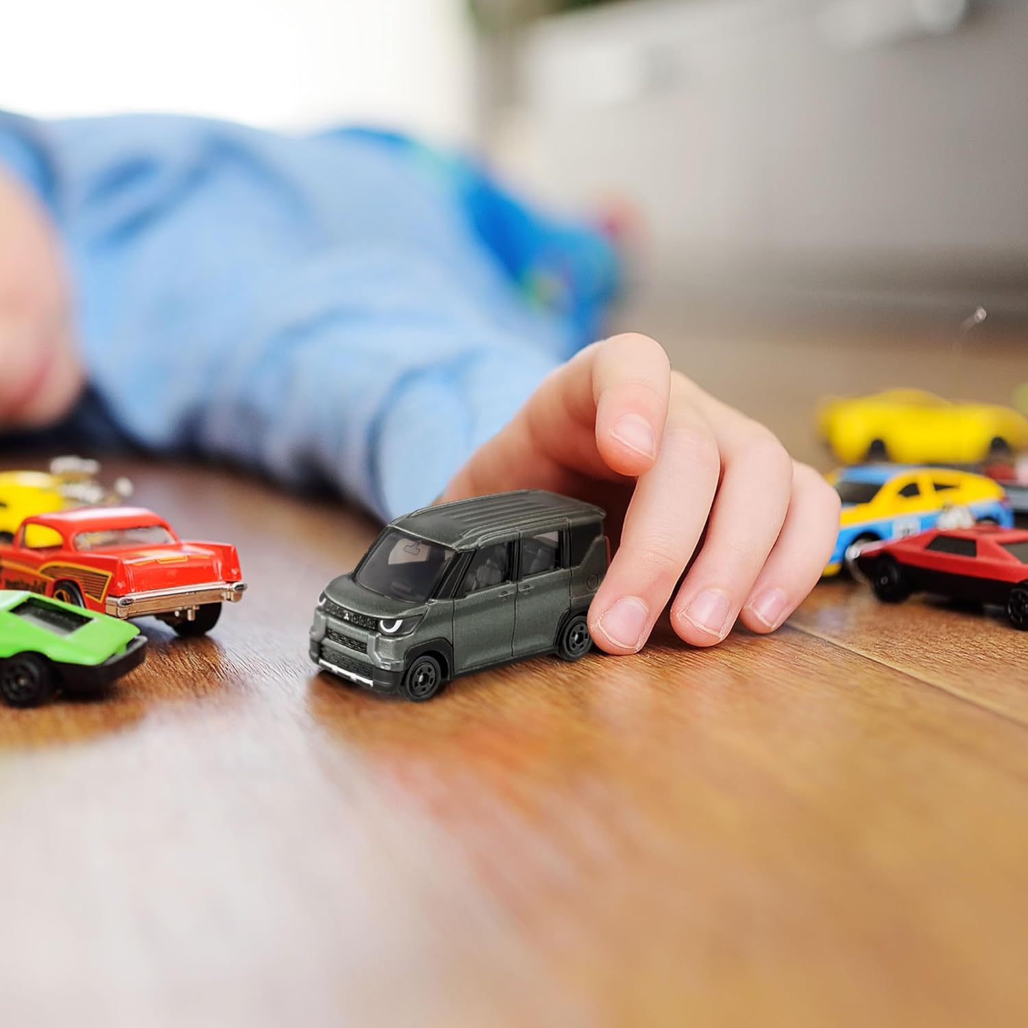 Tomica Box 024 Mitsubishi Delica Mini - BanzaiHobby