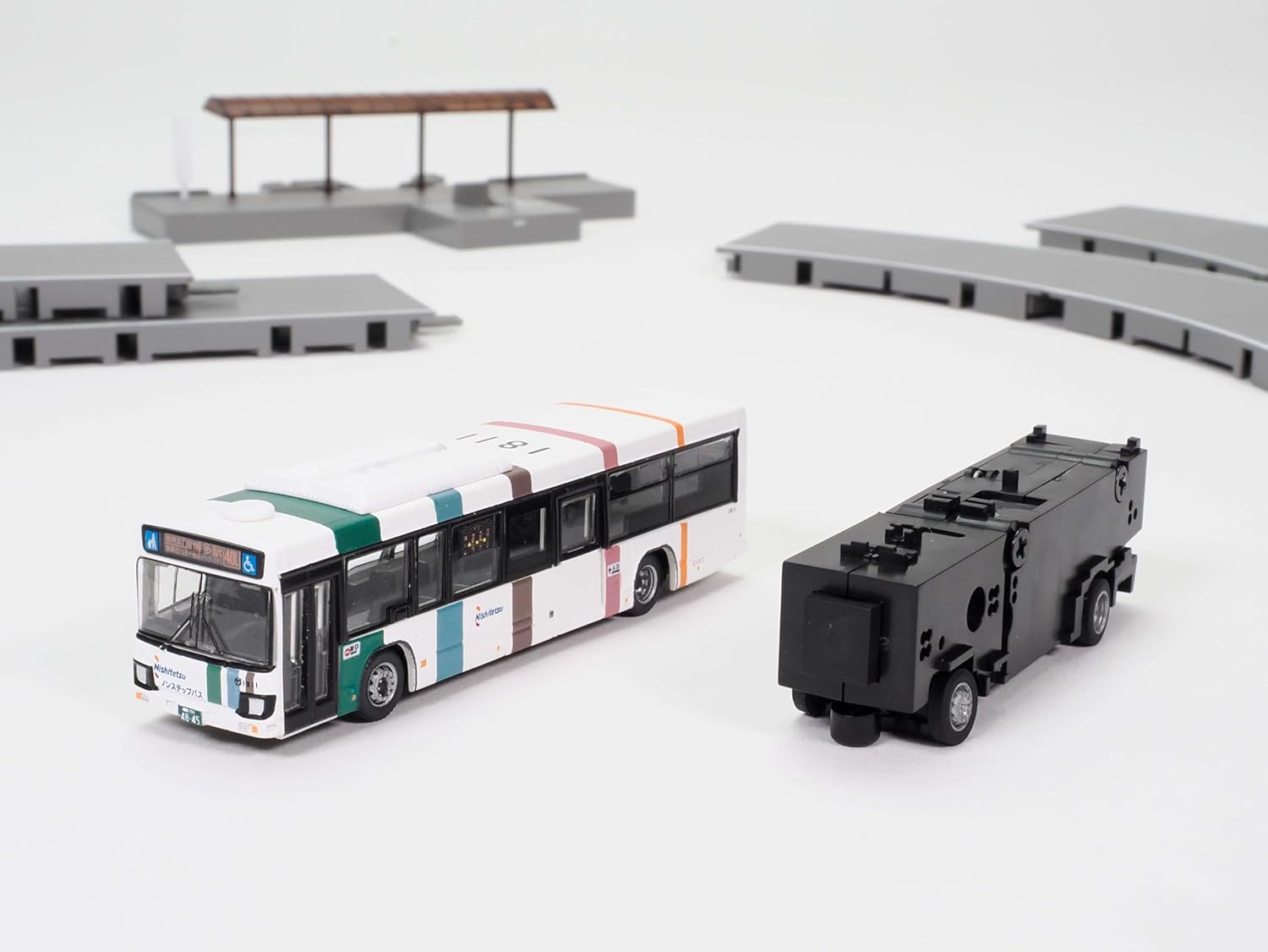 TOMYTEC The Bus Collection The Moving Bus System Basic Set A5 Isuzu Erga (Nishi-Nippon Railroad Specification) - BanzaiHobby