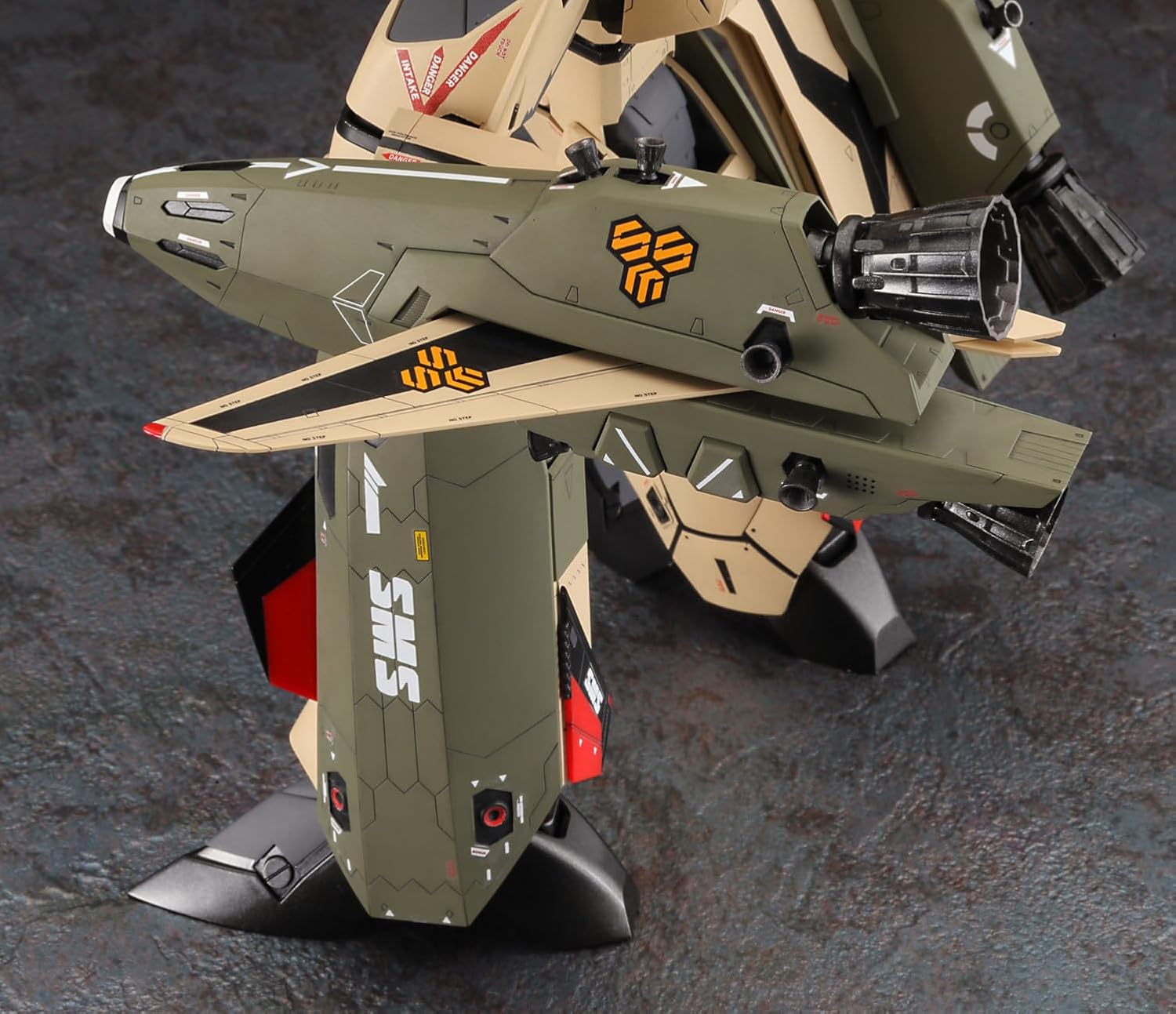 Hasegawa 65893 1/72 VF-19EF/A Battroid Isamu Special Macross F (Macross Frontier) - BanzaiHobby