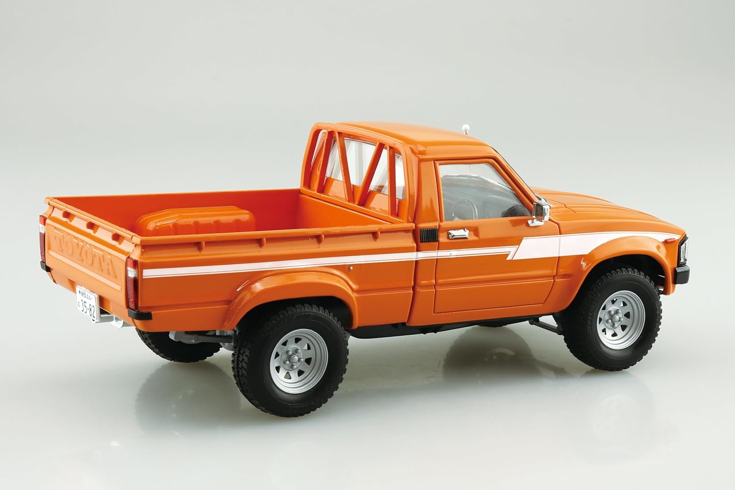 Aoshima 1/24 The Tuned Car Series No.90 RN30 Hilux Lift-up Custom '78 (Toyota) - BanzaiHobby