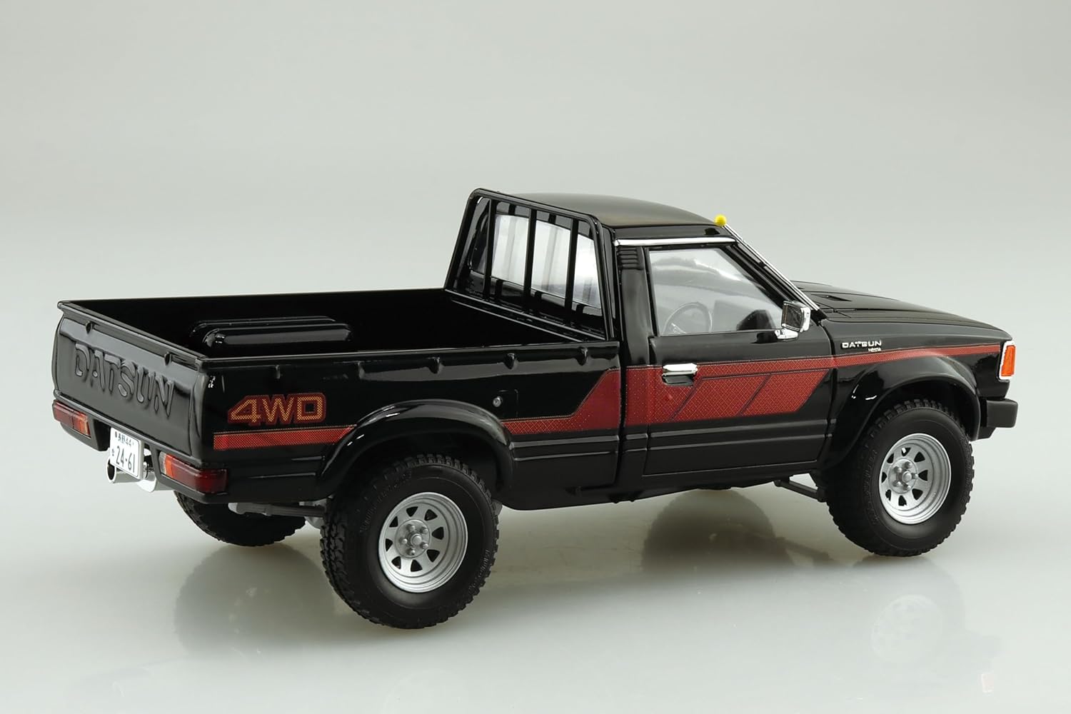 Aoshima 1/24 The Tuned Car Series No.91 720 Datsun Truck Lift Up Custom '82 (Nissan) - BanzaiHobby