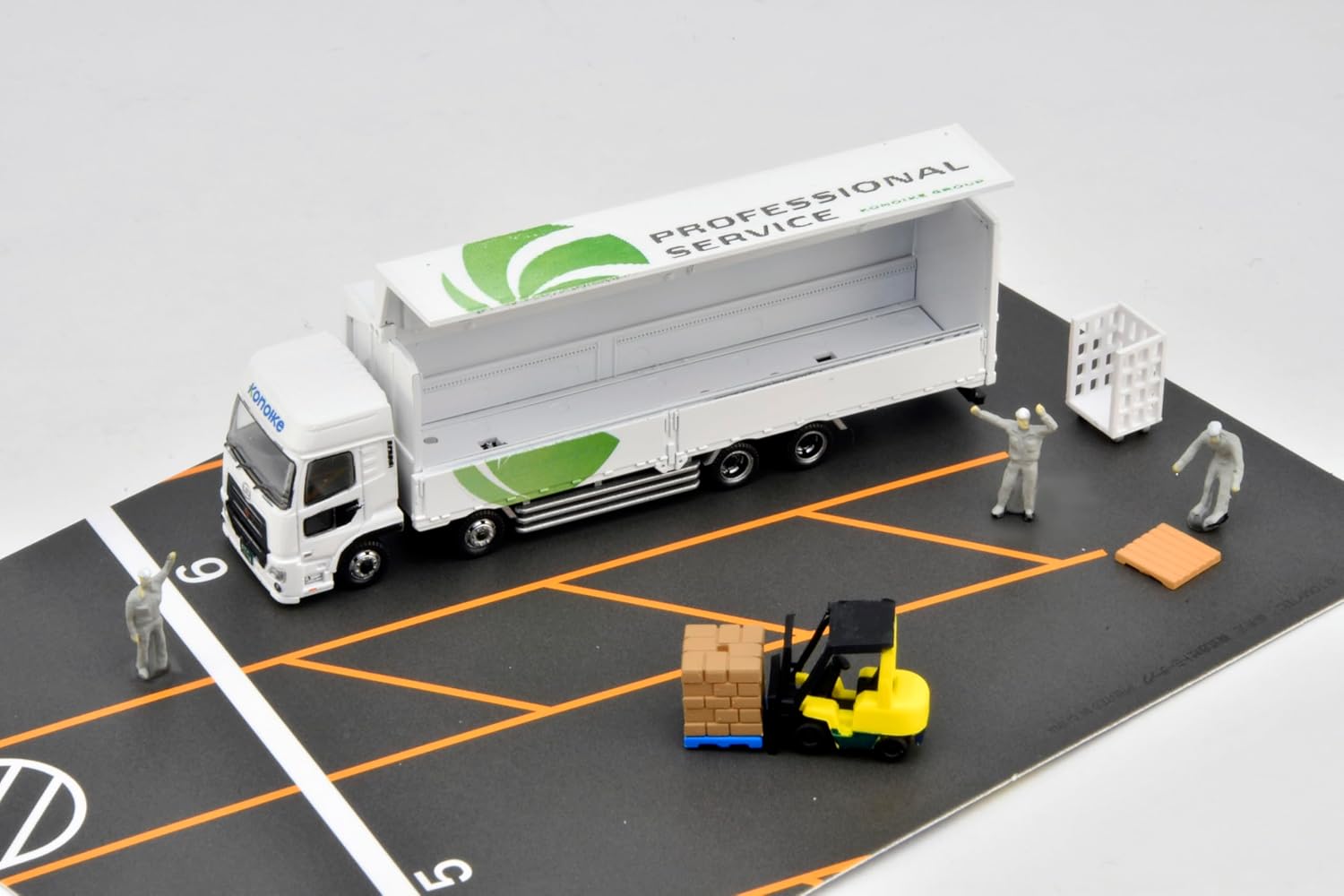 TOMYTEC Truck Collection Logistics Site Wing Van Set J Konoike Transport - BanzaiHobby
