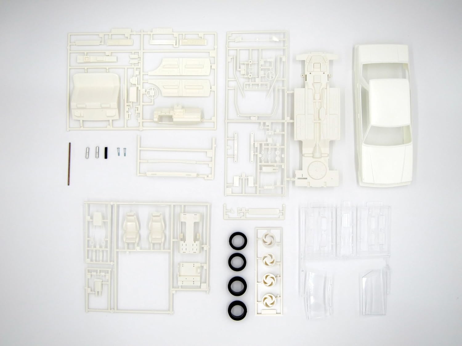 Fujimi HC08 1/24 HYSOCAR SERIES No.8 NISSAN CEDRIC 4-DOOR HARDTOP (Y30) - BanzaiHobby