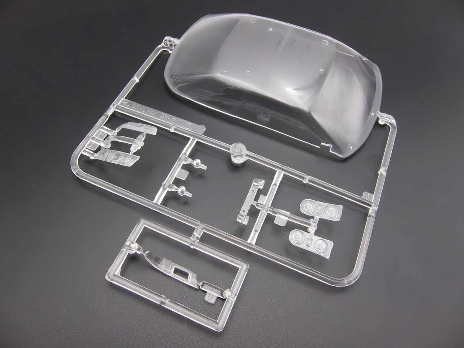 Fujimi ID-1002 1/24 Skyline GT-R NISMO (BNR32) NISMO 40th Anniversary Assembled Case Included - BanzaiHobby