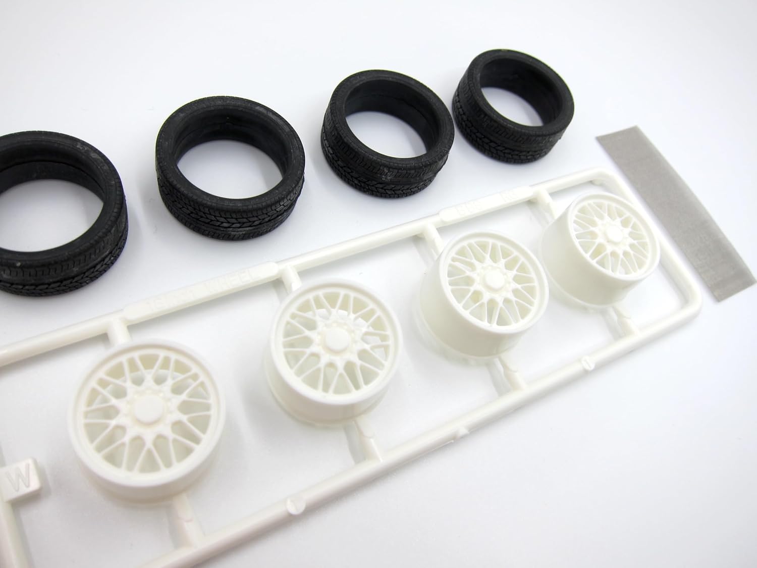 Fujimi 172019 1/24 Wangan Midnight Series No.4 Nissan Skyline GT-R (R33) RGO Wangan-4 - BanzaiHobby