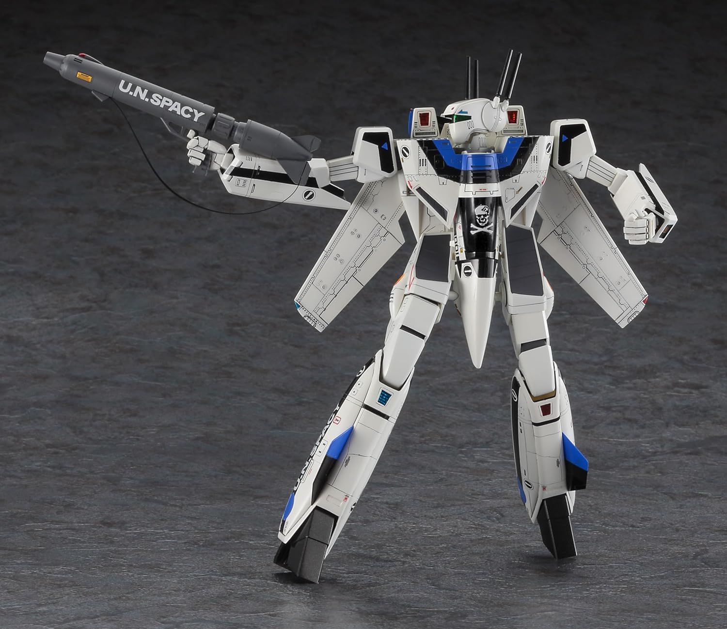 Hasegawa 65884 1/72 Super Dimension Fortress Macross VF-1S Battroid Valkyrie Max - BanzaiHobby