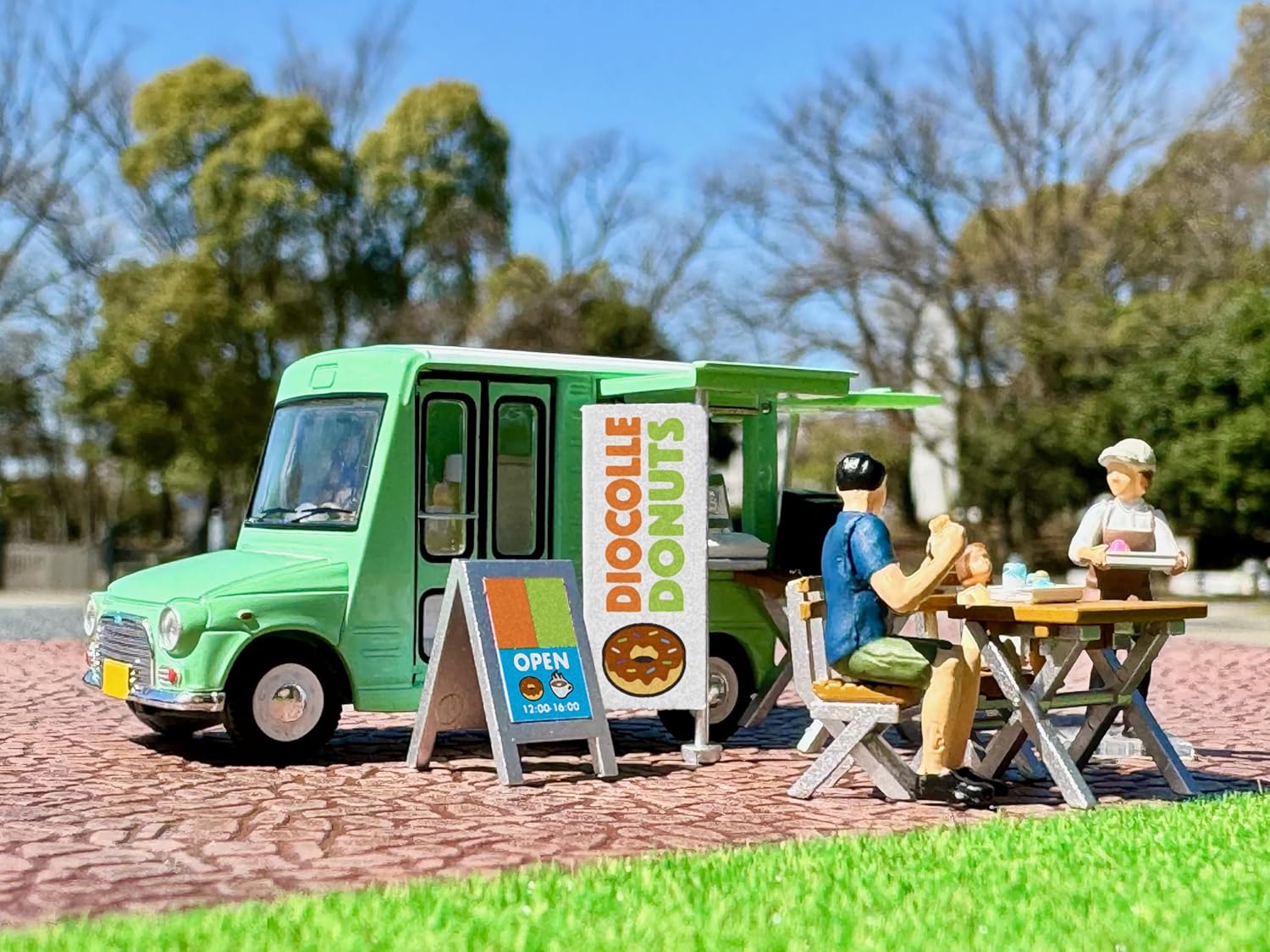 TOMYTEC 330578 1/64 Diocolle 64 #CarSnap 24a Donut Shop (with Daihatsu Mira Walk-Through Van) - BanzaiHobby