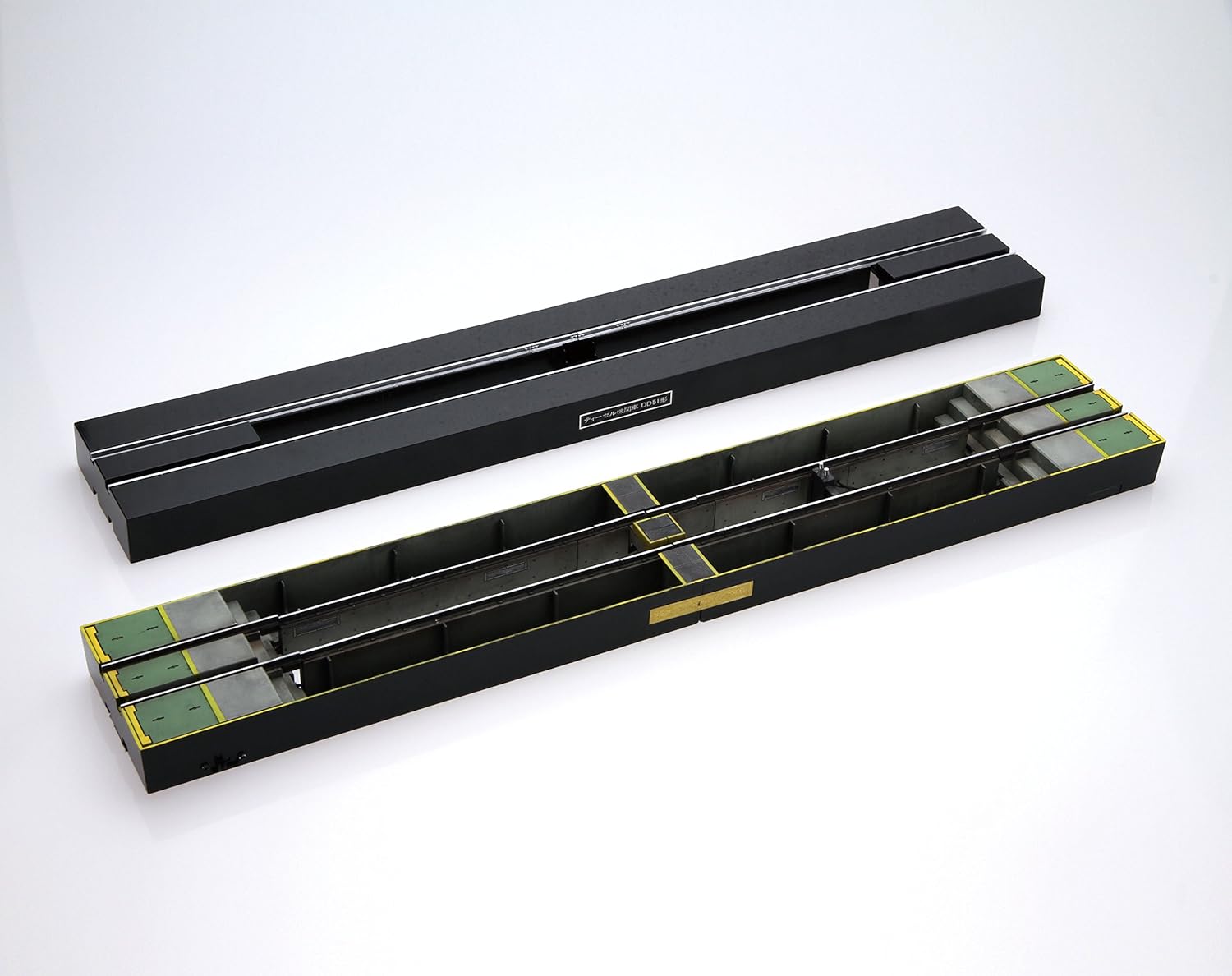 Aoshima 009987 1/45 Bunka Kyozai Co., Ltd. Train Museum OJ Series No.3 Diesel Locomotive DD51 Updated Color Super Detail - BanzaiHobby