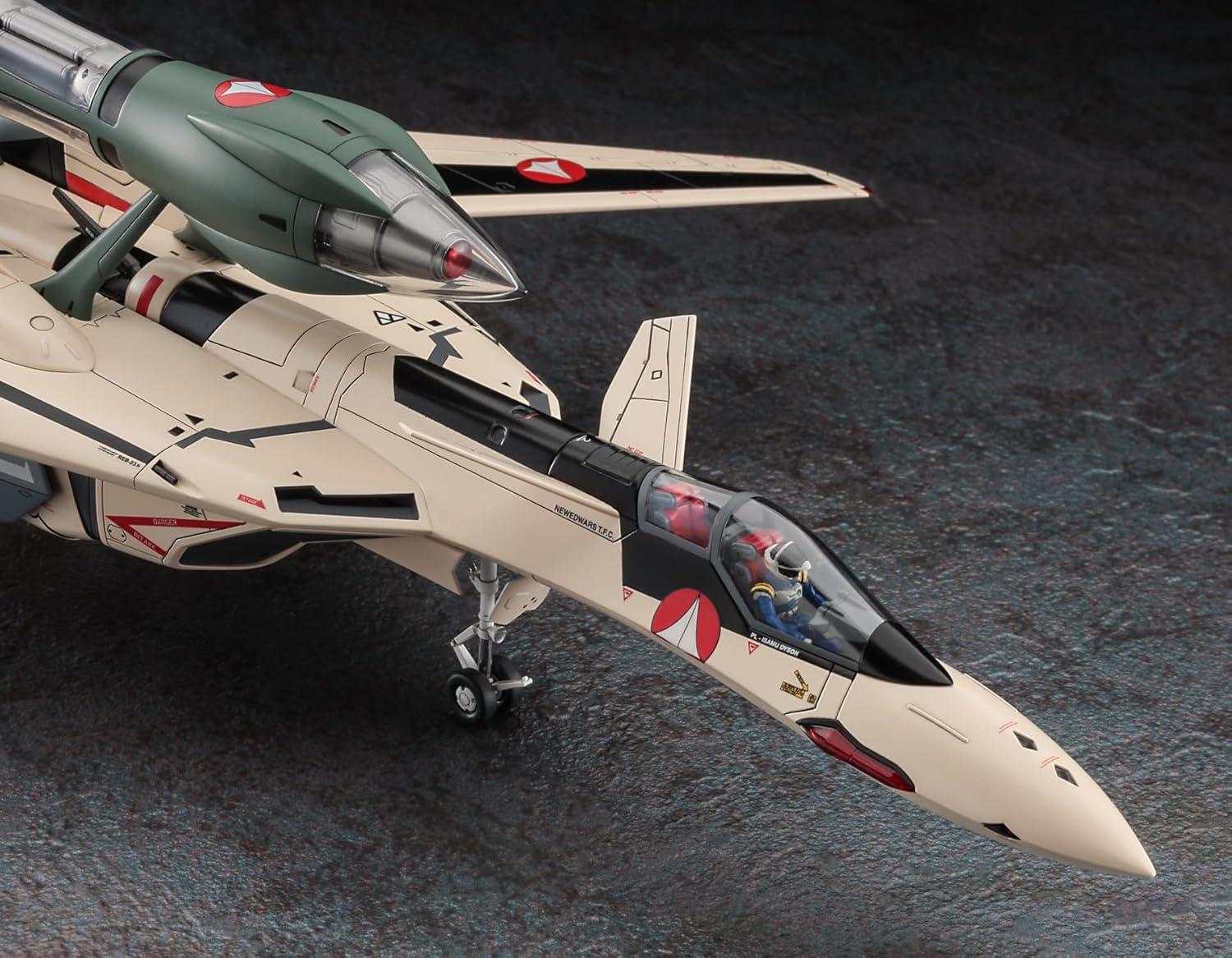 Hasegawa 65885 1/72 Macross Plus YF-19 w/Fast Pack & Fold Booster - BanzaiHobby