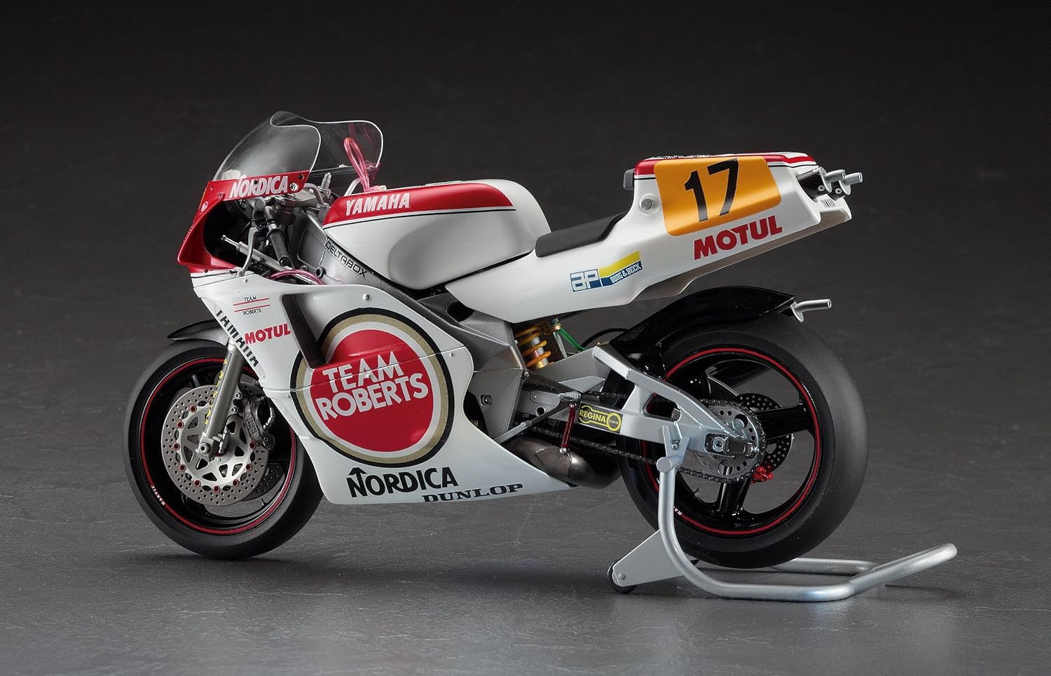Hasegawa 21707 1/12 Yamaha YZR500 (OW98) Team Lucky Strike Roberts 1988 - BanzaiHobby