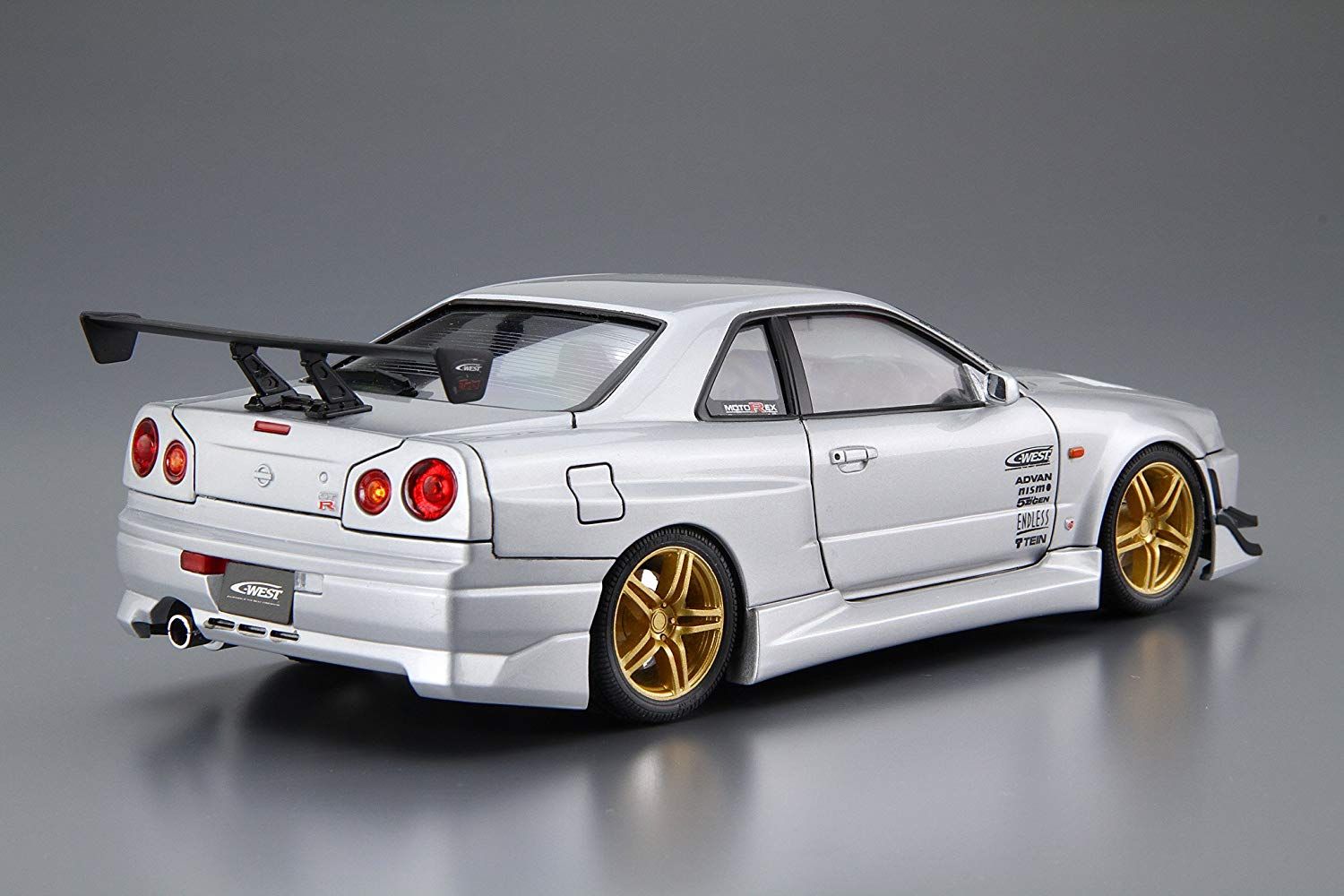 Aoshima C-West BNR34 Skyline GT-R 02 (Nissan) - BanzaiHobby