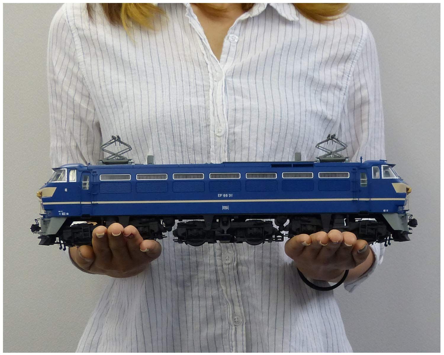 Aoshima Electric Locomotive Type EF66 Late Type - BanzaiHobby