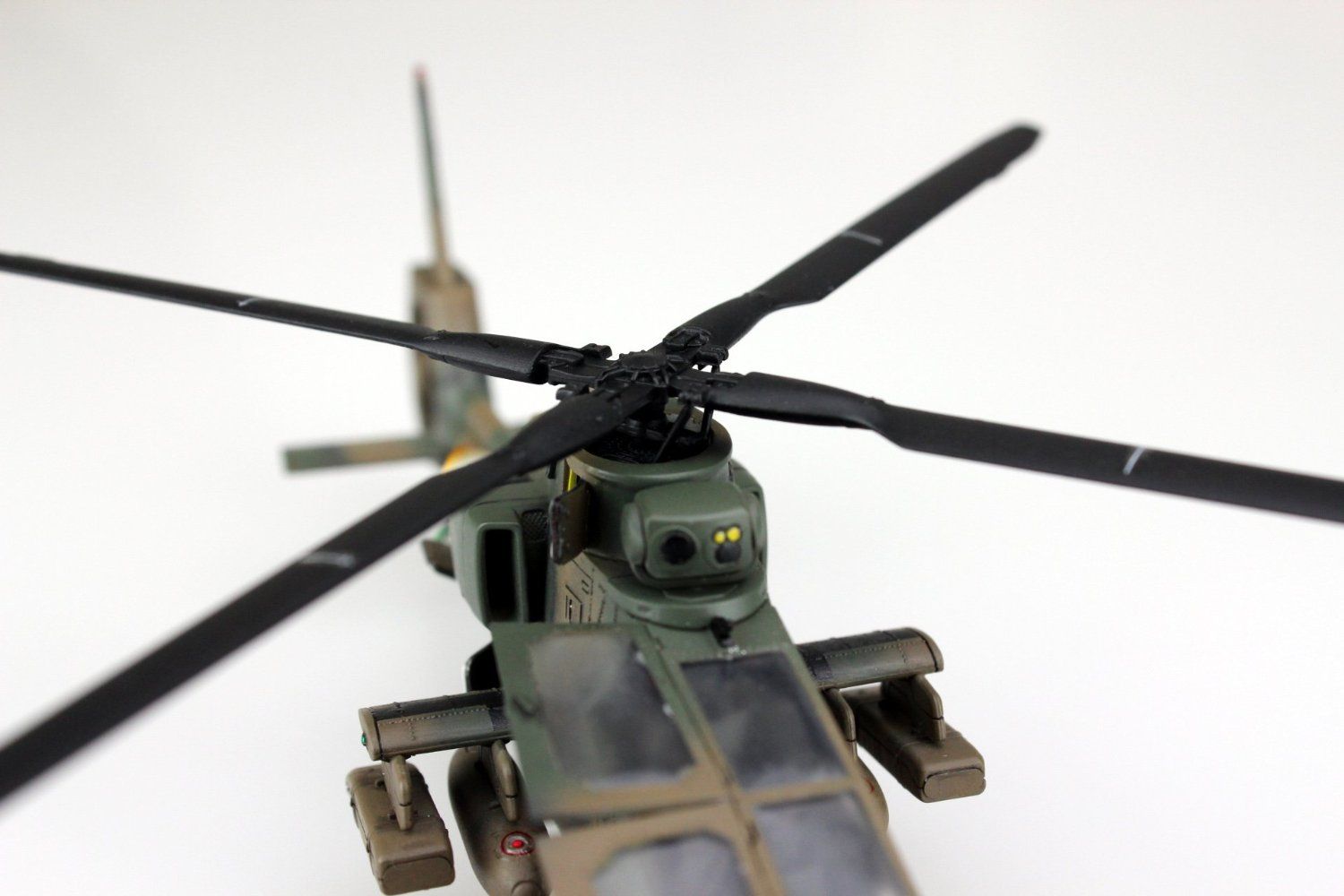 Aoshima JGSDF Observation Helicopter OH-1 Ninja - BanzaiHobby
