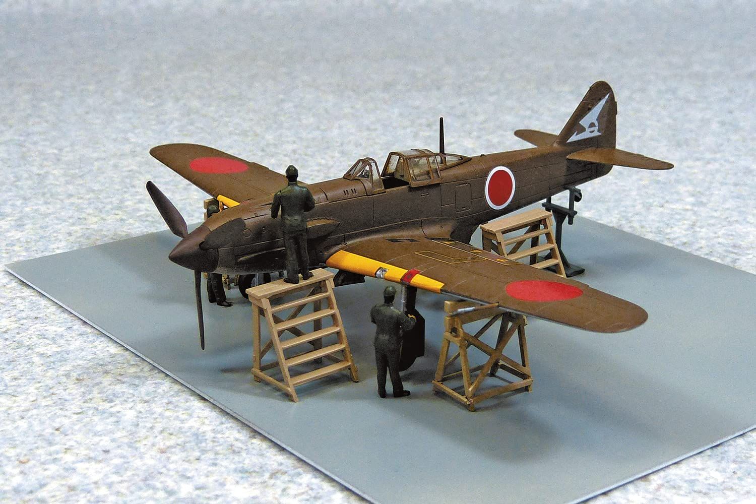 Aoshima Kawasaki Ki-61 II Hien Kai - BanzaiHobby