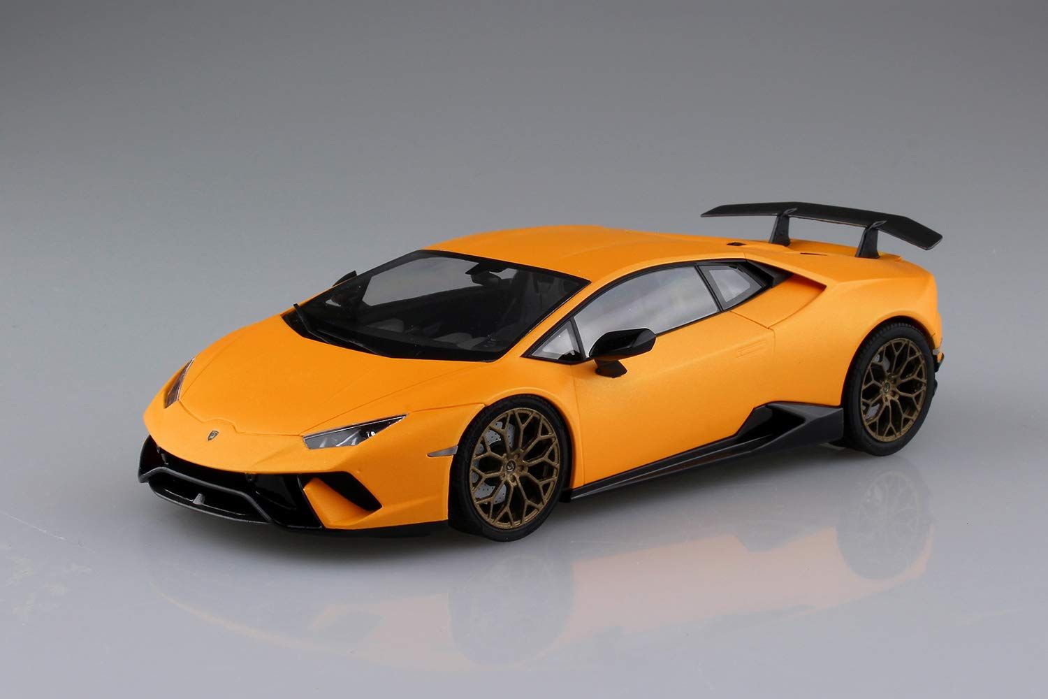 Aoshima Lamborghini Huracan Performante - BanzaiHobby