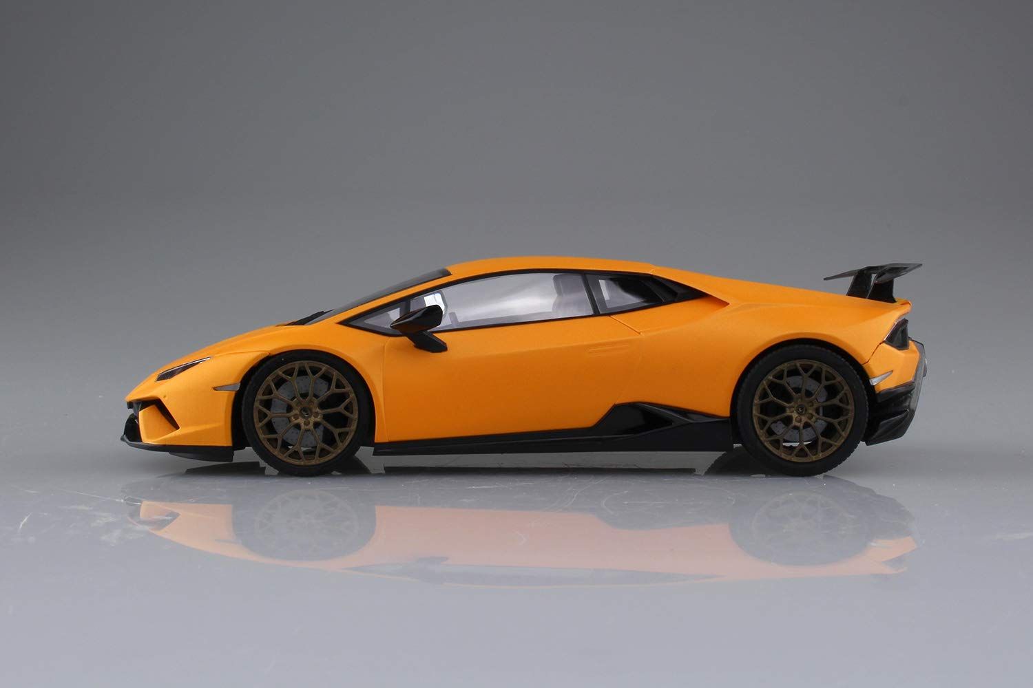 Aoshima Lamborghini Huracan Performante - BanzaiHobby