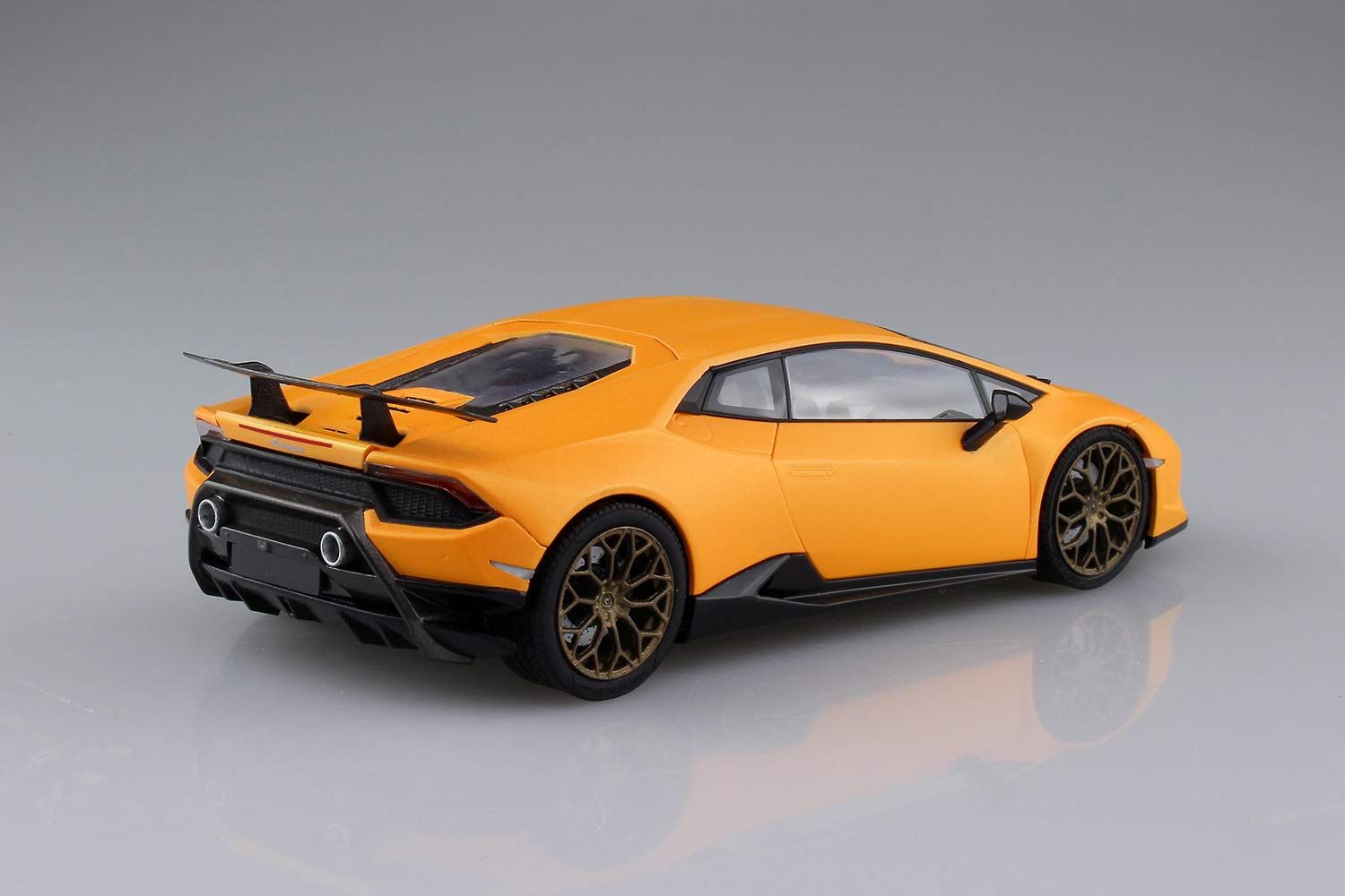 Aoshima Lamborghini Huracan Performante - BanzaiHobby
