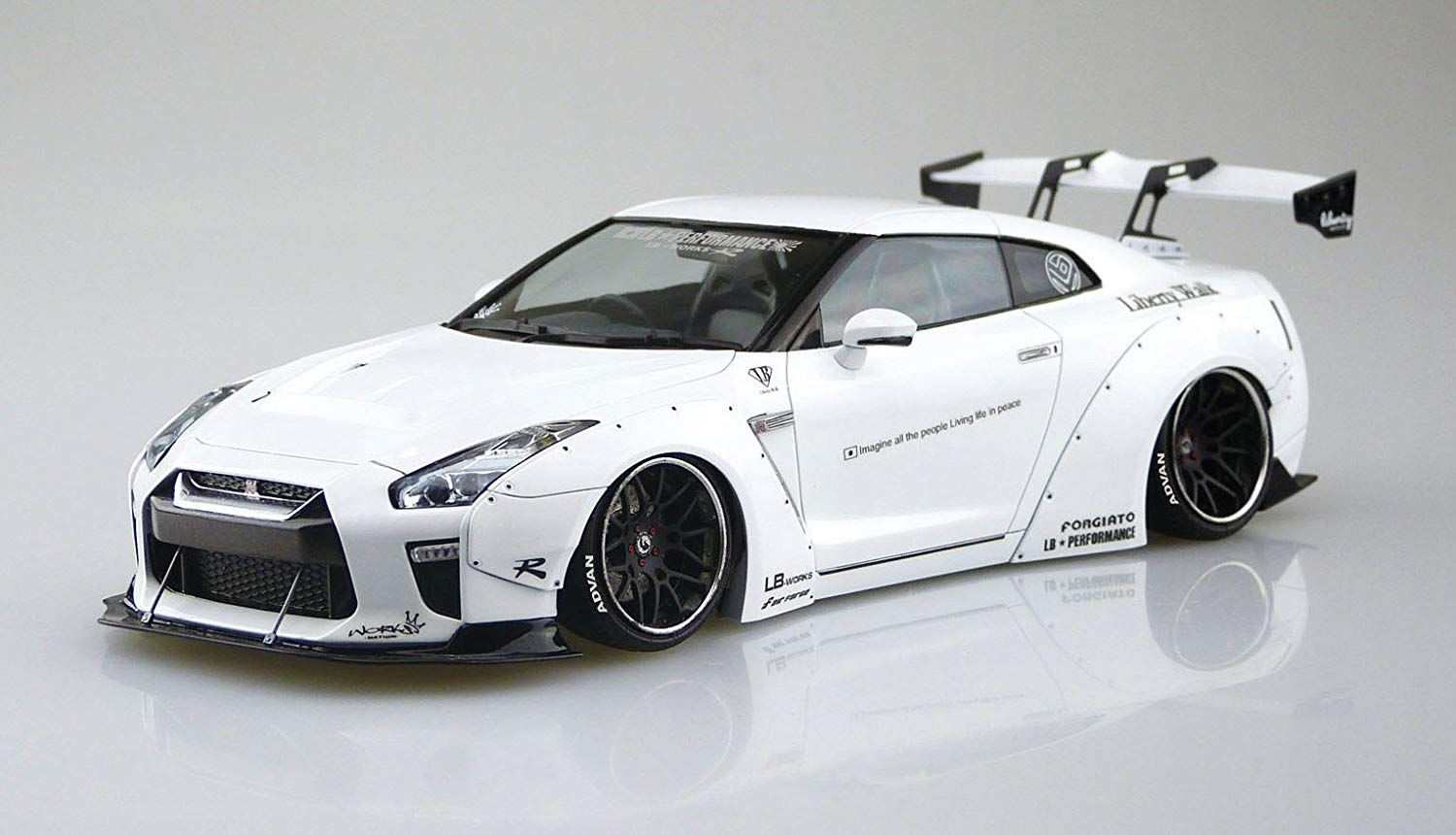 Aoshima Liberty Walk LB Works R35 GT-R type 1.5 (Damage Box) - BanzaiHobby