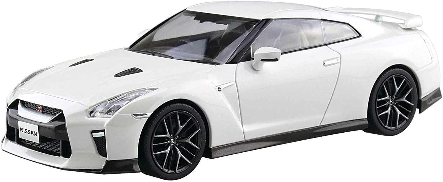 Aoshima Nissan GT-R (Brilliant White Pearl) - BanzaiHobby